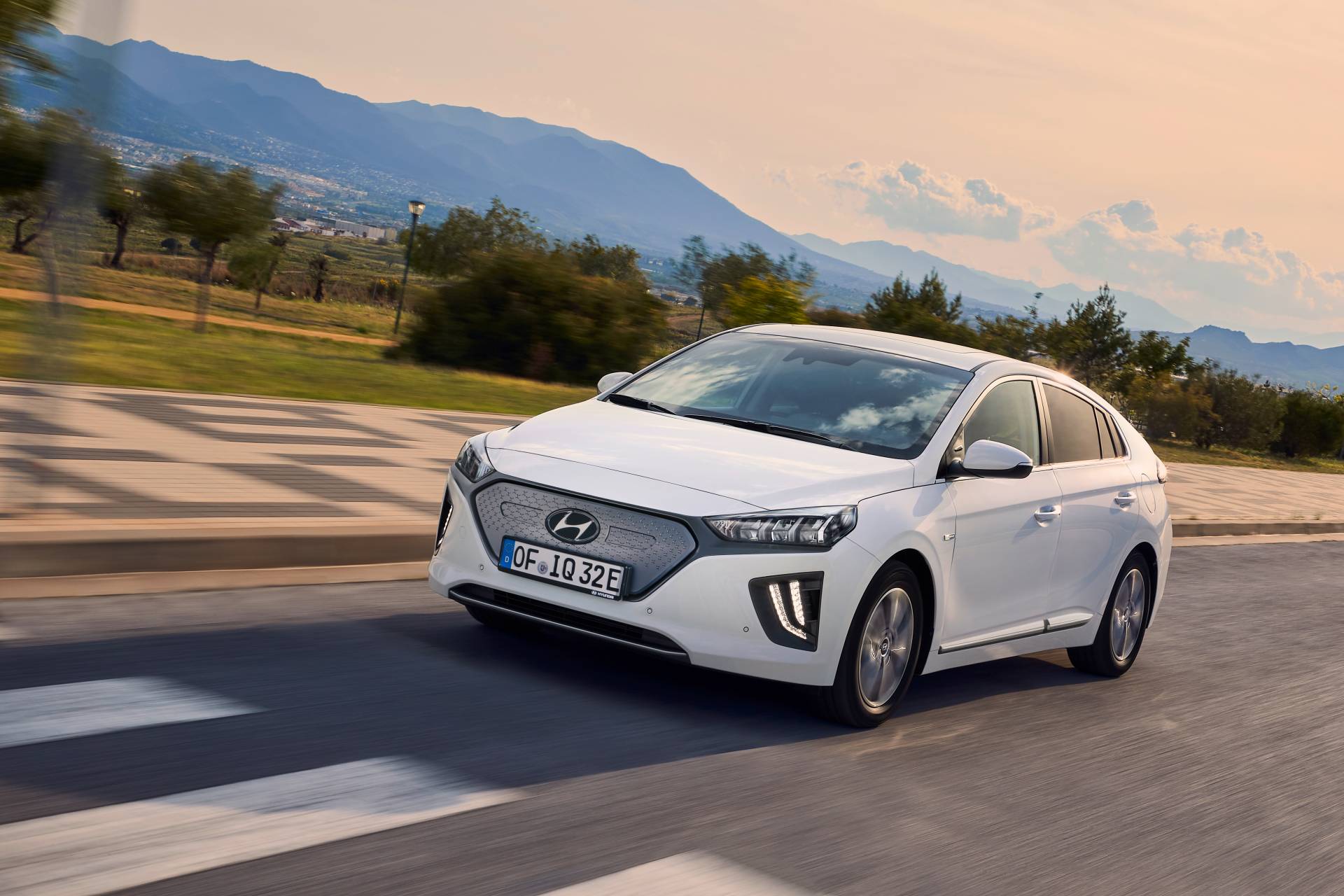 2020 Hyundai Ioniq Electric 10 2020 Hyundai Ioniq Family Gains Design And Tech Updates, Bigger Battery For EV