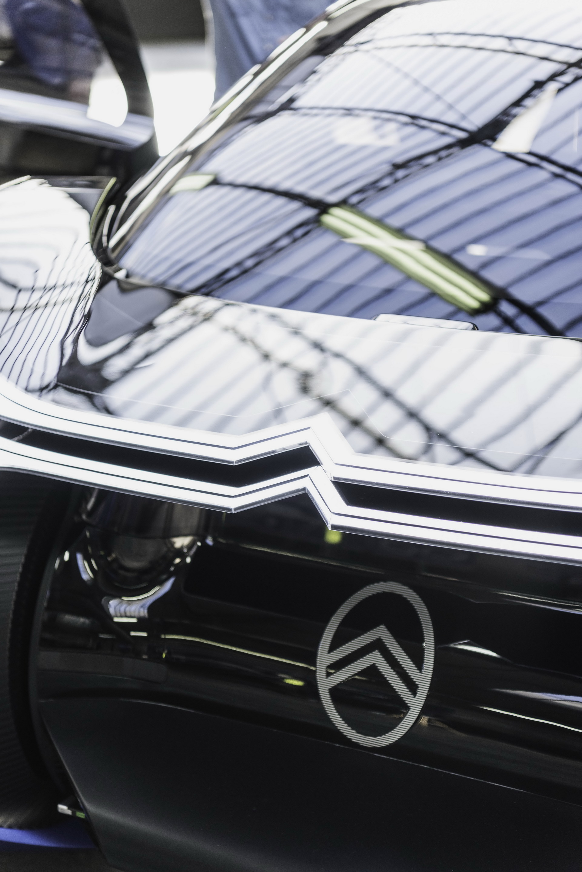 Citroen 19_19 CONCEPT 32 Citroen’s New Electric 19_19 Concept Has A 500 Mile Range And 30-inch Rims