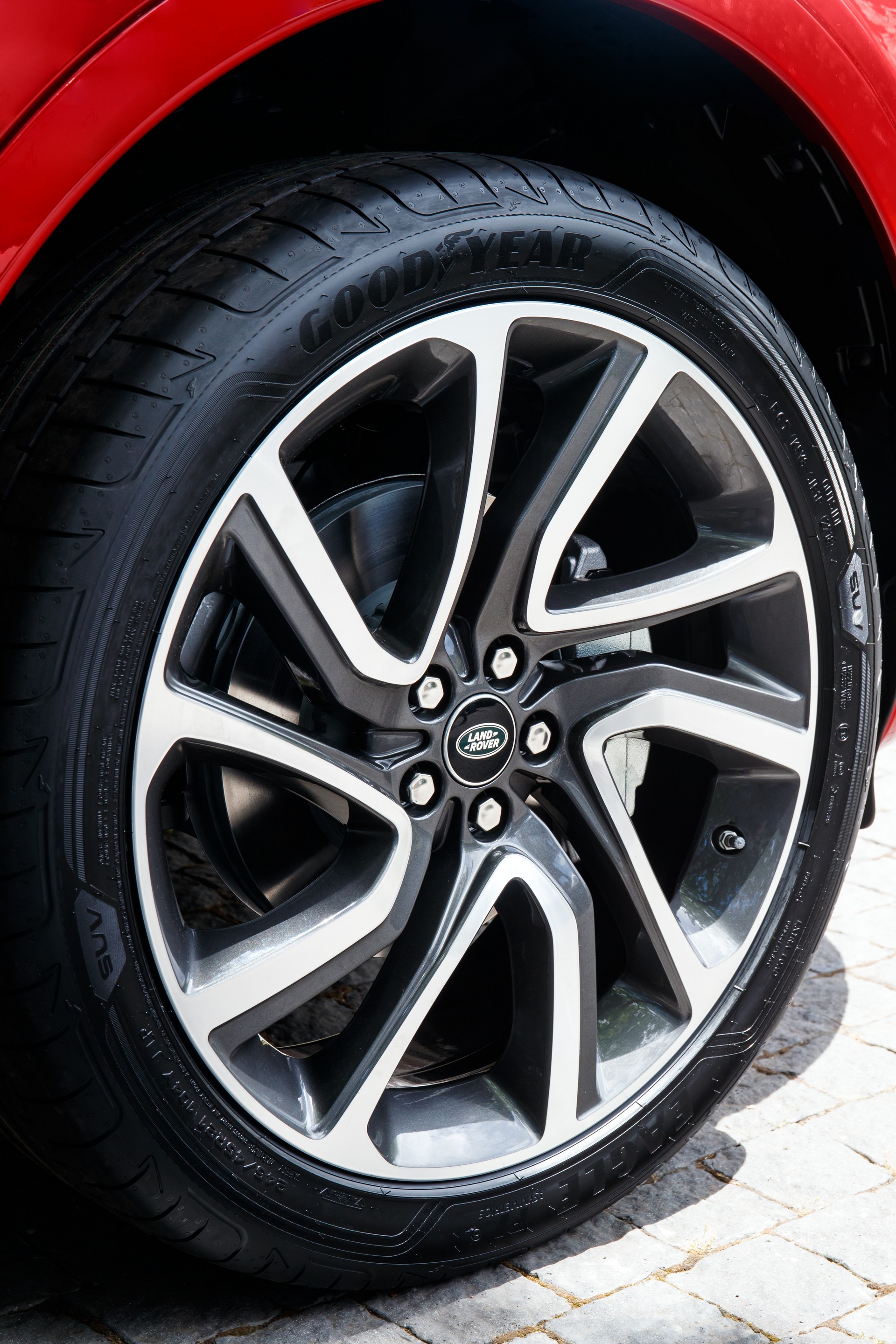 2020 Land Rover Discovery Sport Facelift Debuts With New Styling And Mild-Hybrid Powertrain