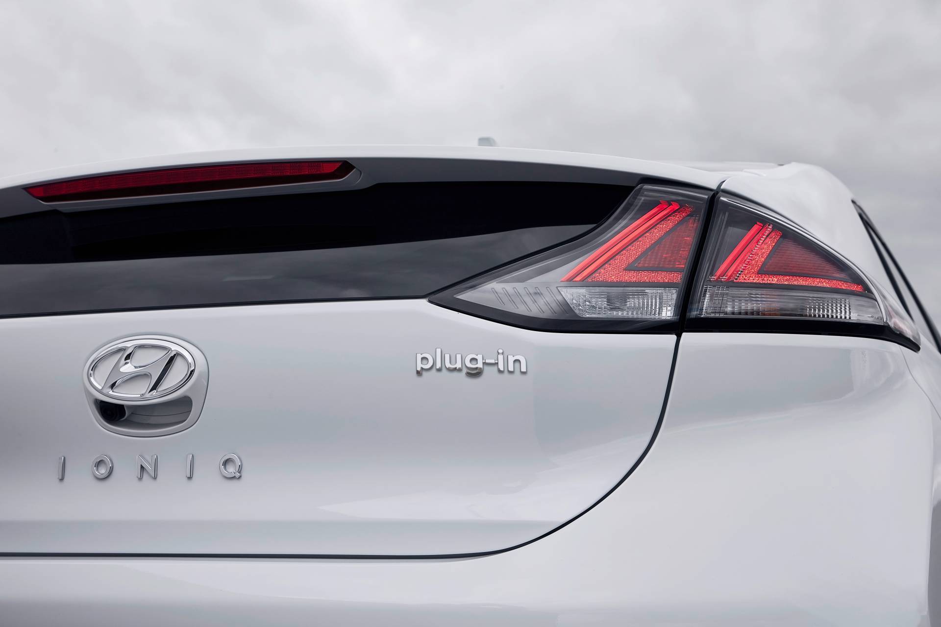 2020 Hyundai Ioniq Plug-in 18 2020 Hyundai Ioniq Family Gains Design And Tech Updates, Bigger Battery For EV