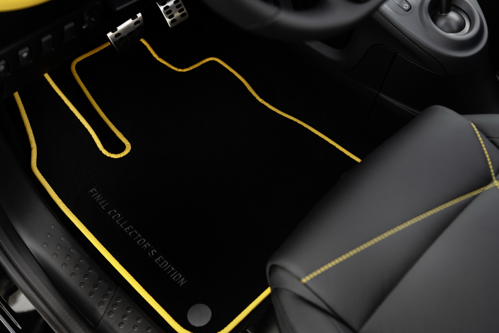 2019 smart fortwo final collectors edition konstantin grcic 12 Smart ForTwo ‘21’ Final Collector’s Edition Is A Last Hurrah To The ICE-Powered City Car