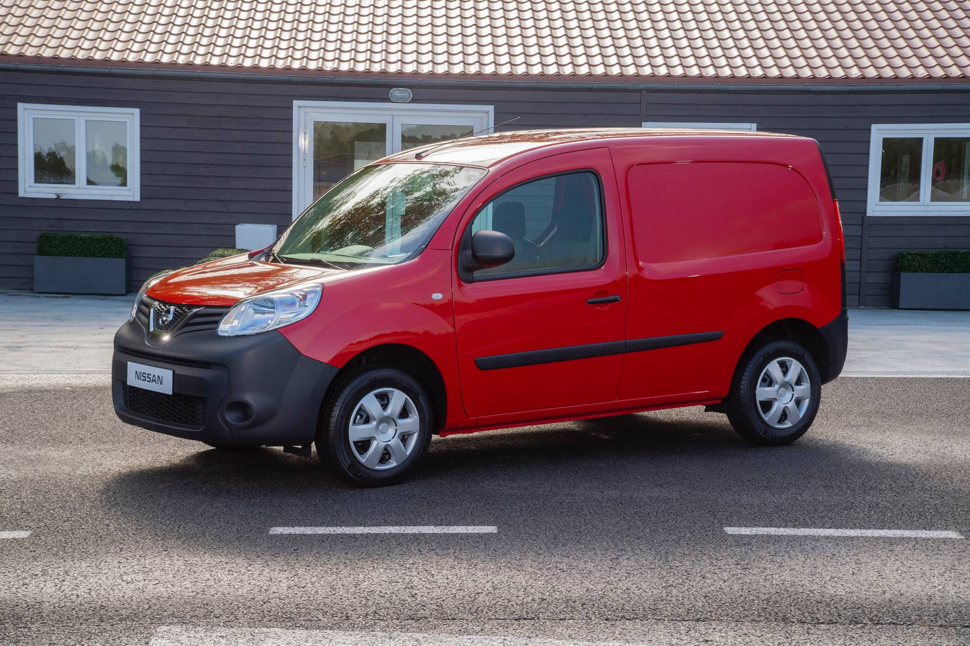 Nissan NV250 L1 Van 13 Badge-Engineered Nissan NV250 Compact Van Debuts In Europe