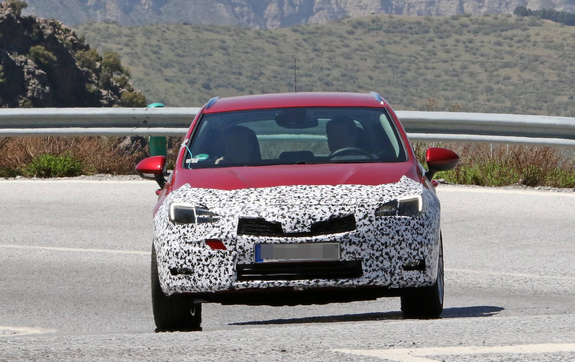 Opel Astra Sports Tourer facelift 39 Facelifted Opel Astra Sports Tourer Makes A Predictable First Appearance