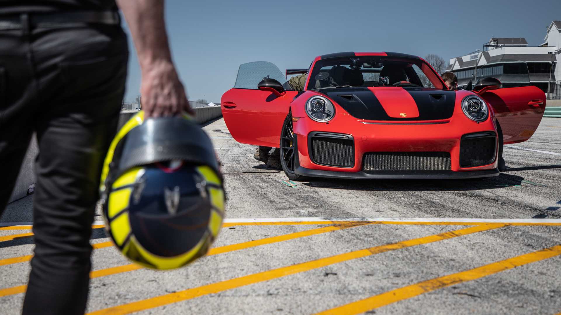 Porsche 911 GT2 RS Road America 16 Watch The Porsche 911 GT2 RS Set New Lap Record At Road America