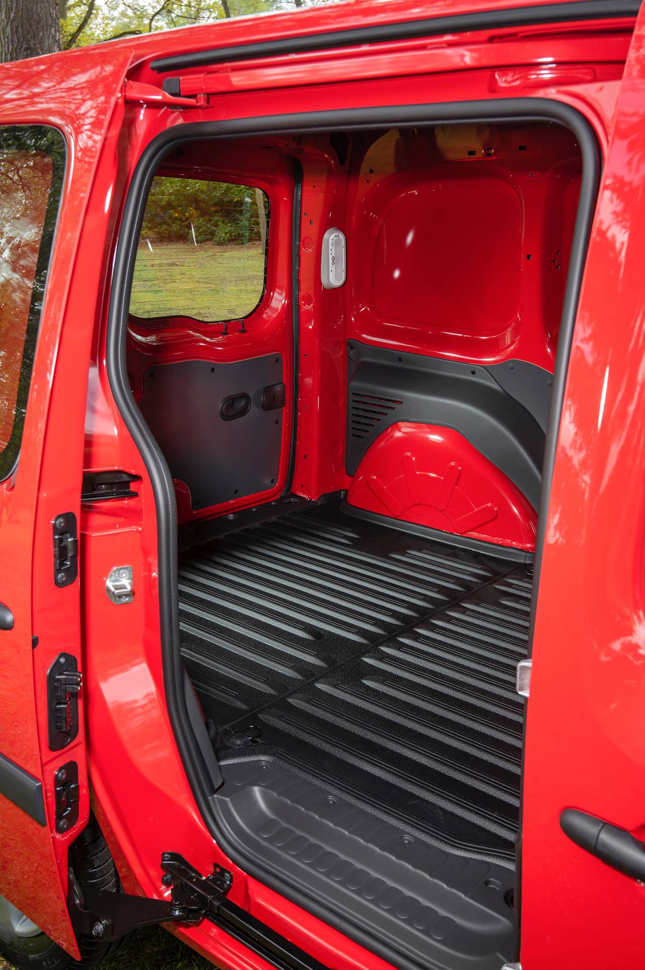 Nissan NV250 L1 Van 30 Badge-Engineered Nissan NV250 Compact Van Debuts In Europe