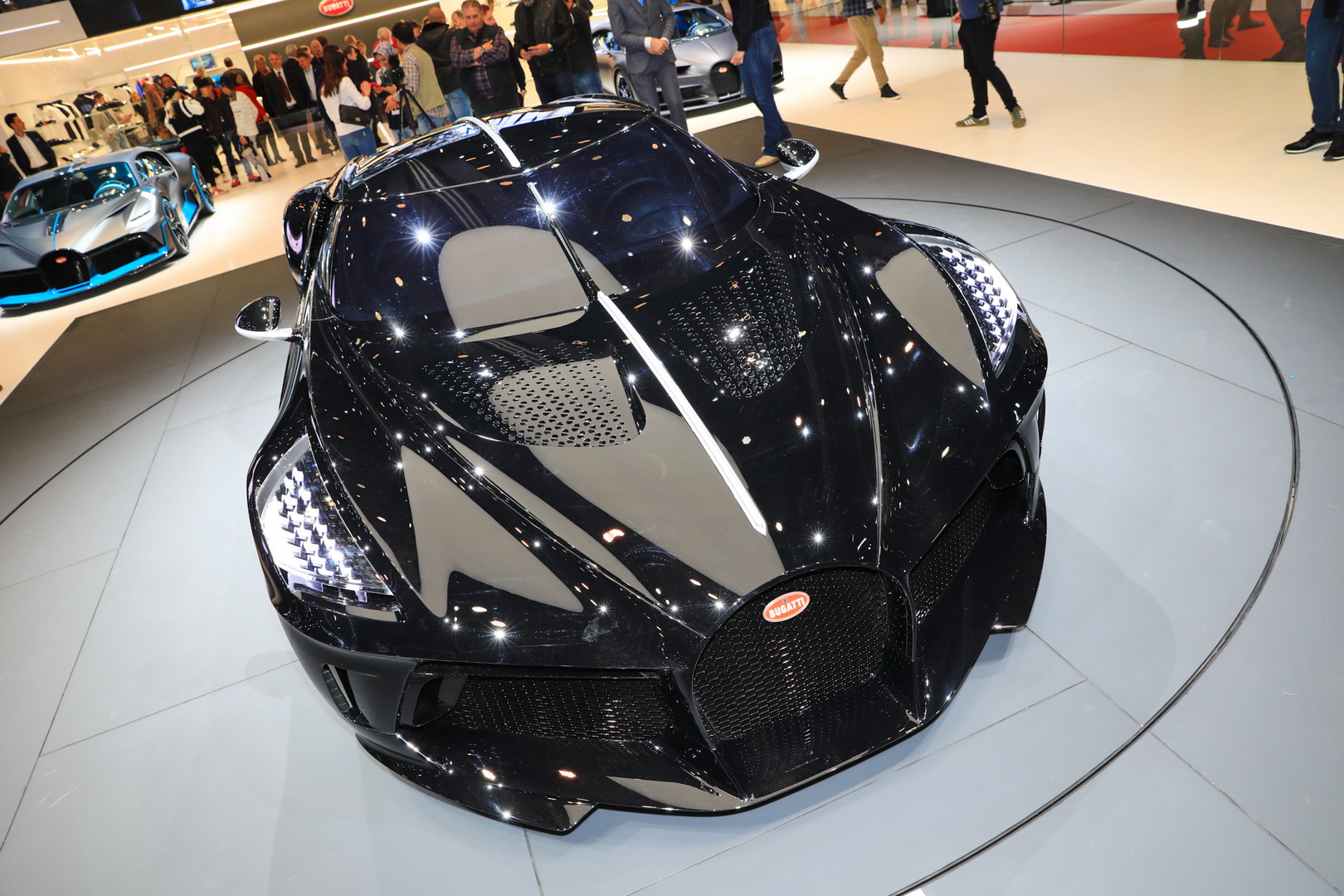 Самый дорогой л а. Bugatti Veyron 2022. Bugatti 2022. Машина Бугатти 2022. Бугатти la voiture noire 2021.