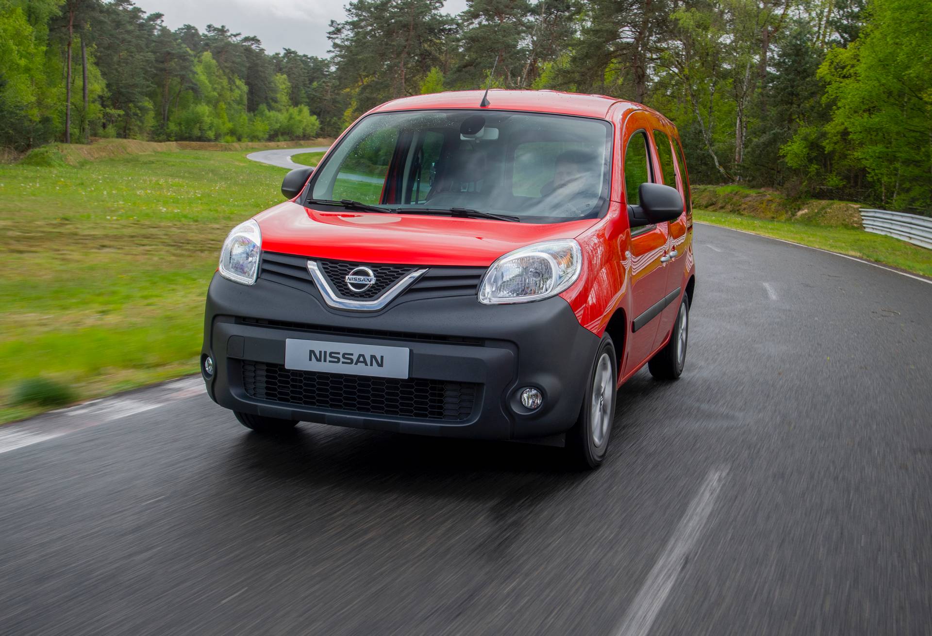 Nissan NV250 M1 Passenger Van 19 Badge-Engineered Nissan NV250 Compact Van Debuts In Europe
