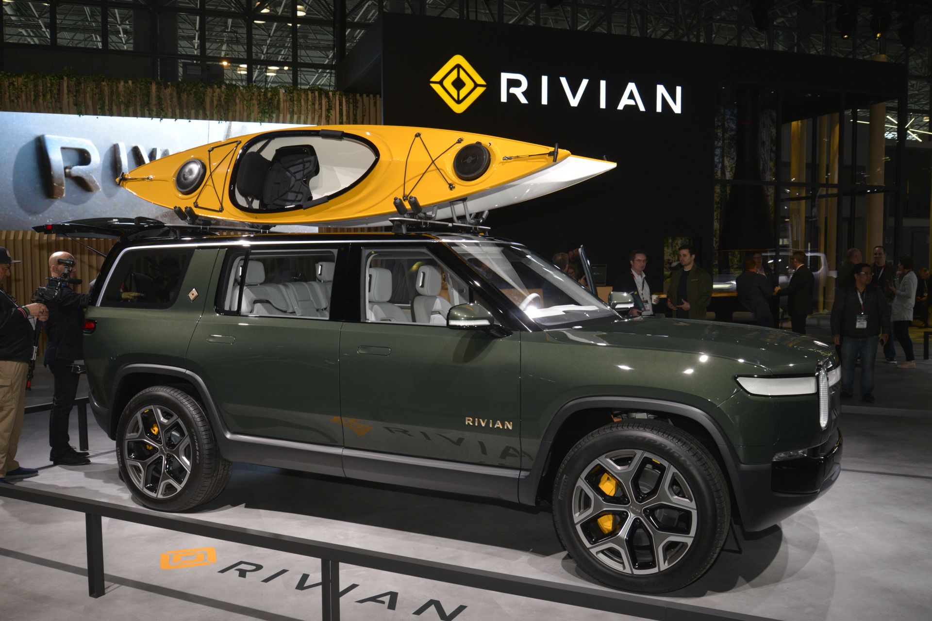 Rivian R1T R1S 4 Rivian’s Biggest Battery Pack Will Be A Massive 180kWh Unit With 8000 Cells