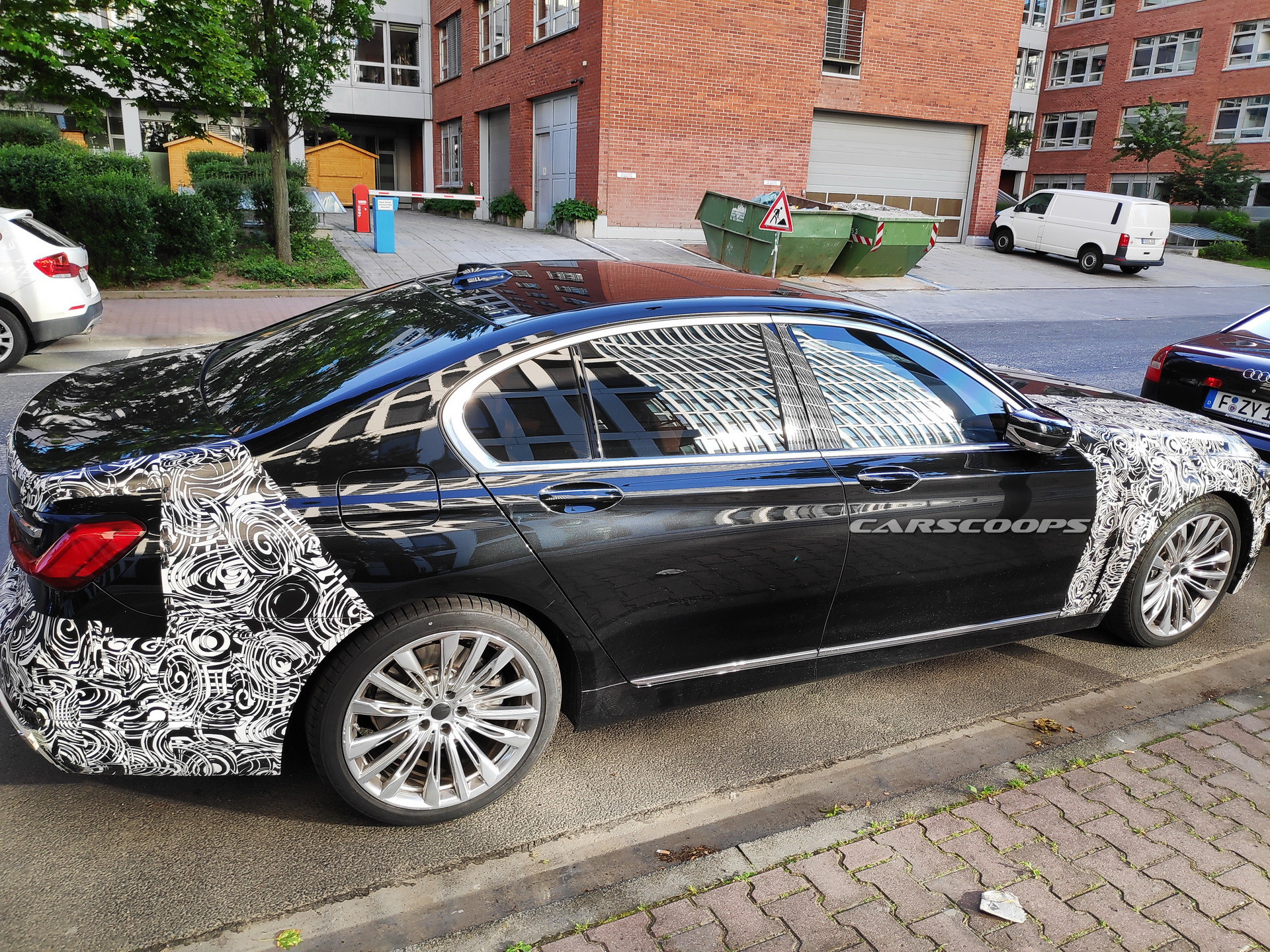 What’s BMW Doing With This Partially Camouflaged 7-Series?
