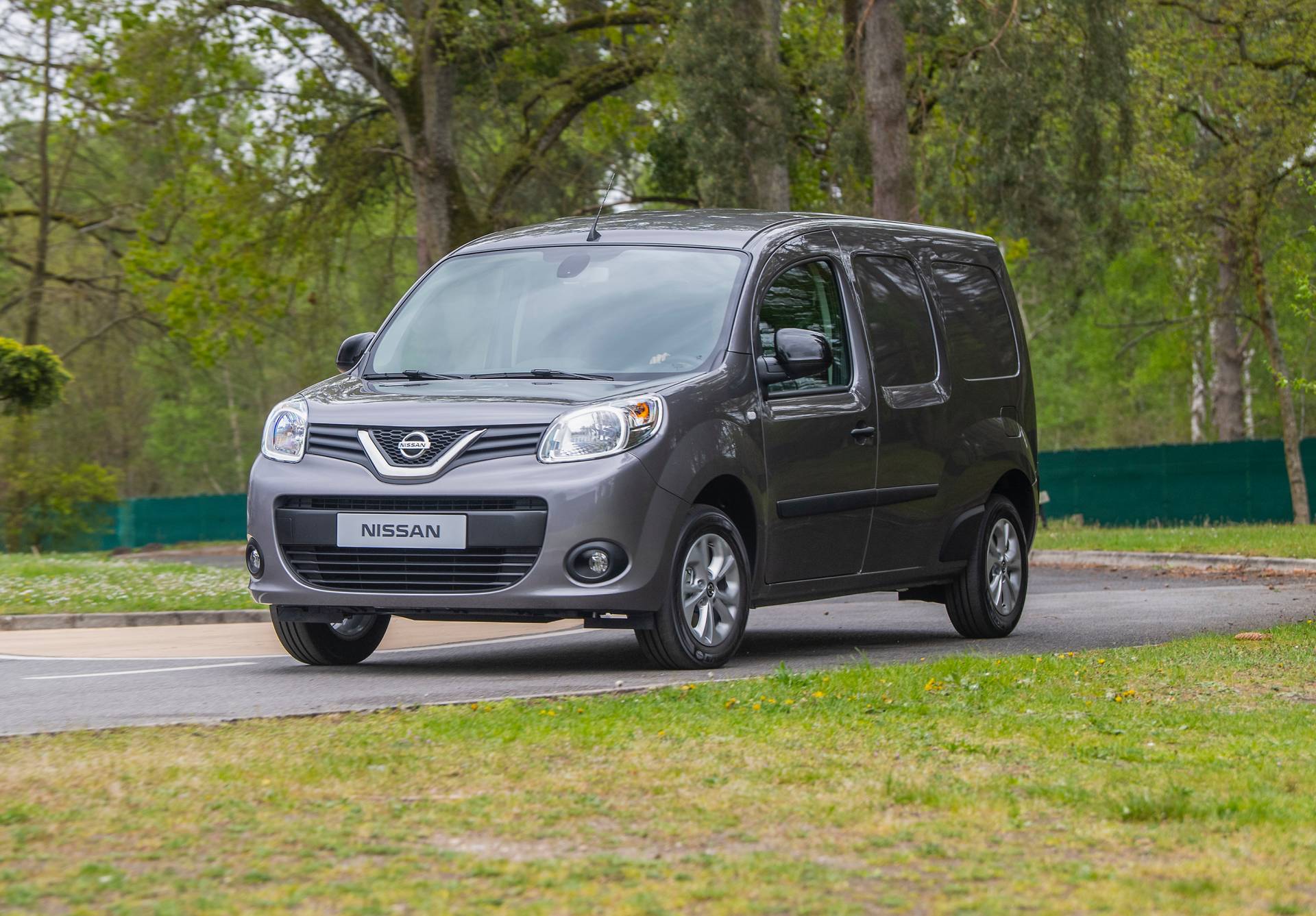 Nissan NV250 L2 Van 23 Badge-Engineered Nissan NV250 Compact Van Debuts In Europe