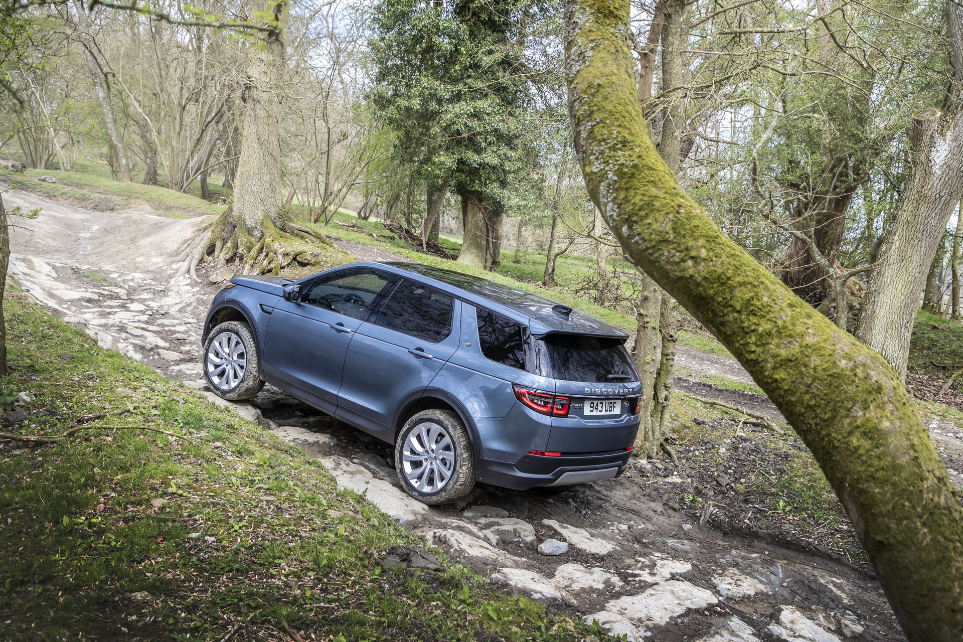 2020 Land Rover Discovery Sport Facelift Debuts With New Styling And Mild-Hybrid Powertrain