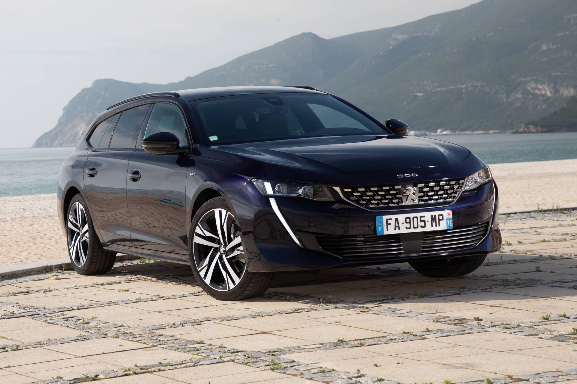 Купить пежо 2019 года. Peugeot 508 SW. Peugeot 508 SW gt. Peugeot 508 SW универсал. Новый Peugeot 508 универсал.