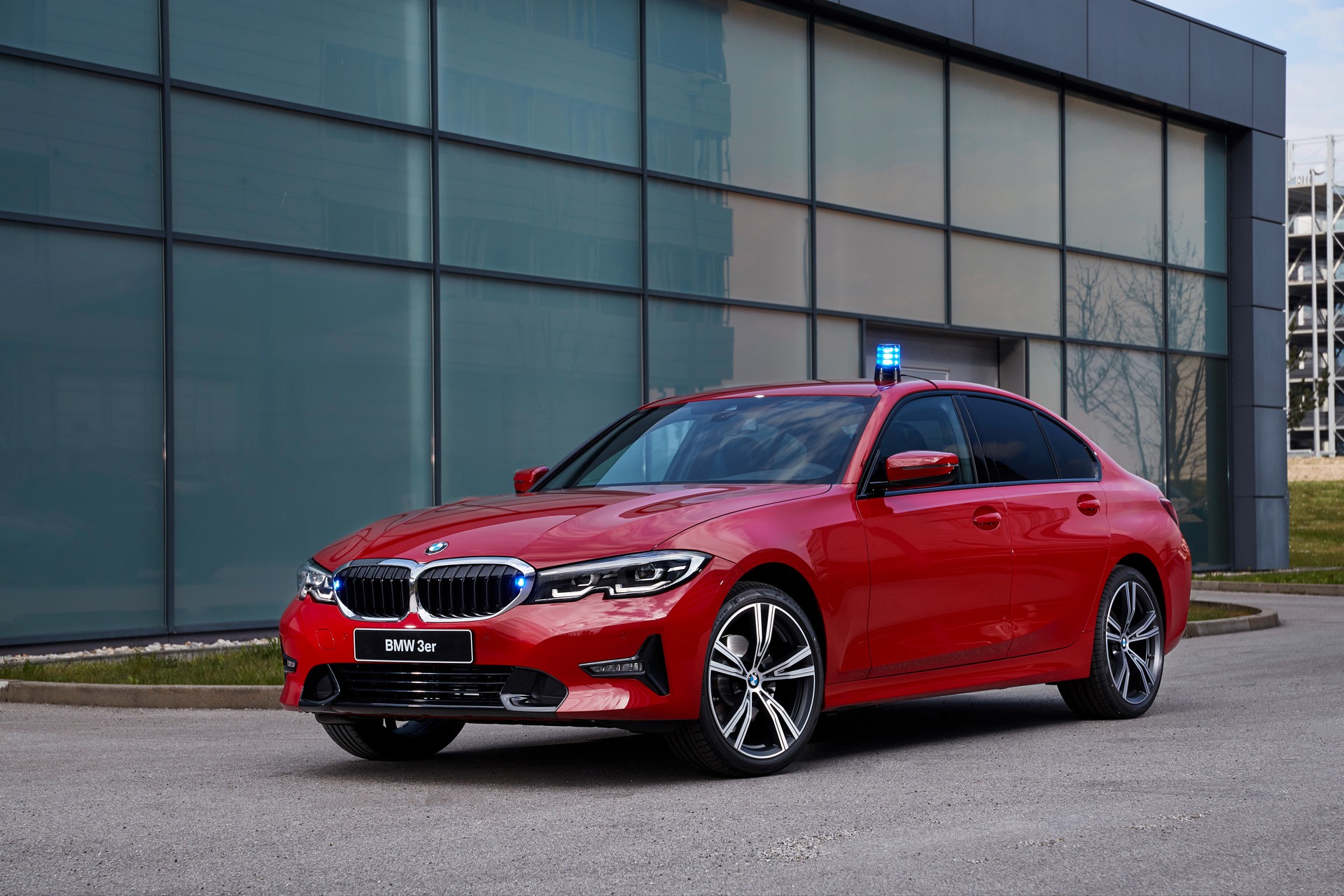 BMW RETTmobil 2019-13 Stealthy BMW 3-Series Police Car Headlines Company’s RETTmobil Lineup