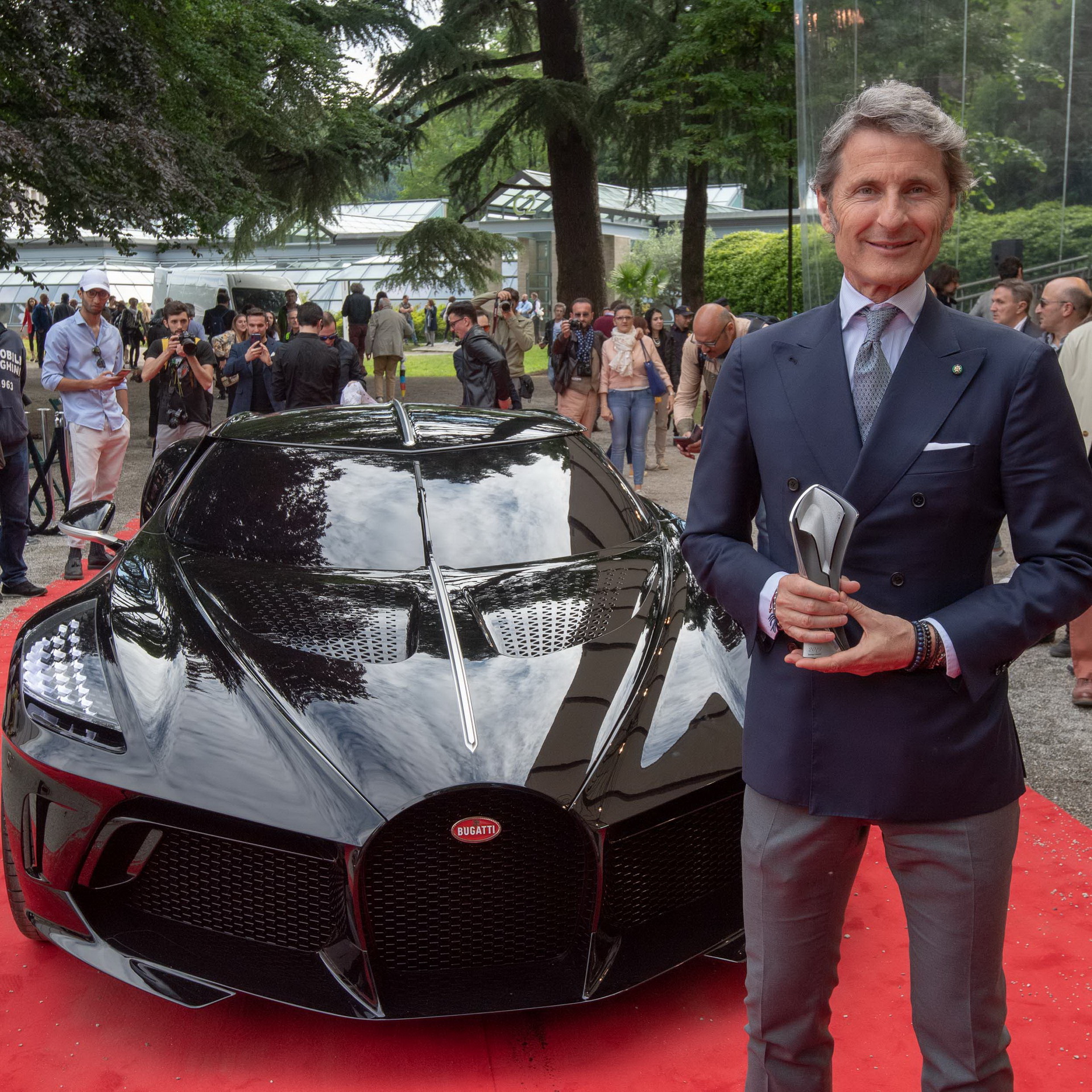 Bugatti La Voiture Noire Wins Design Award At Concorso d’Eleganza