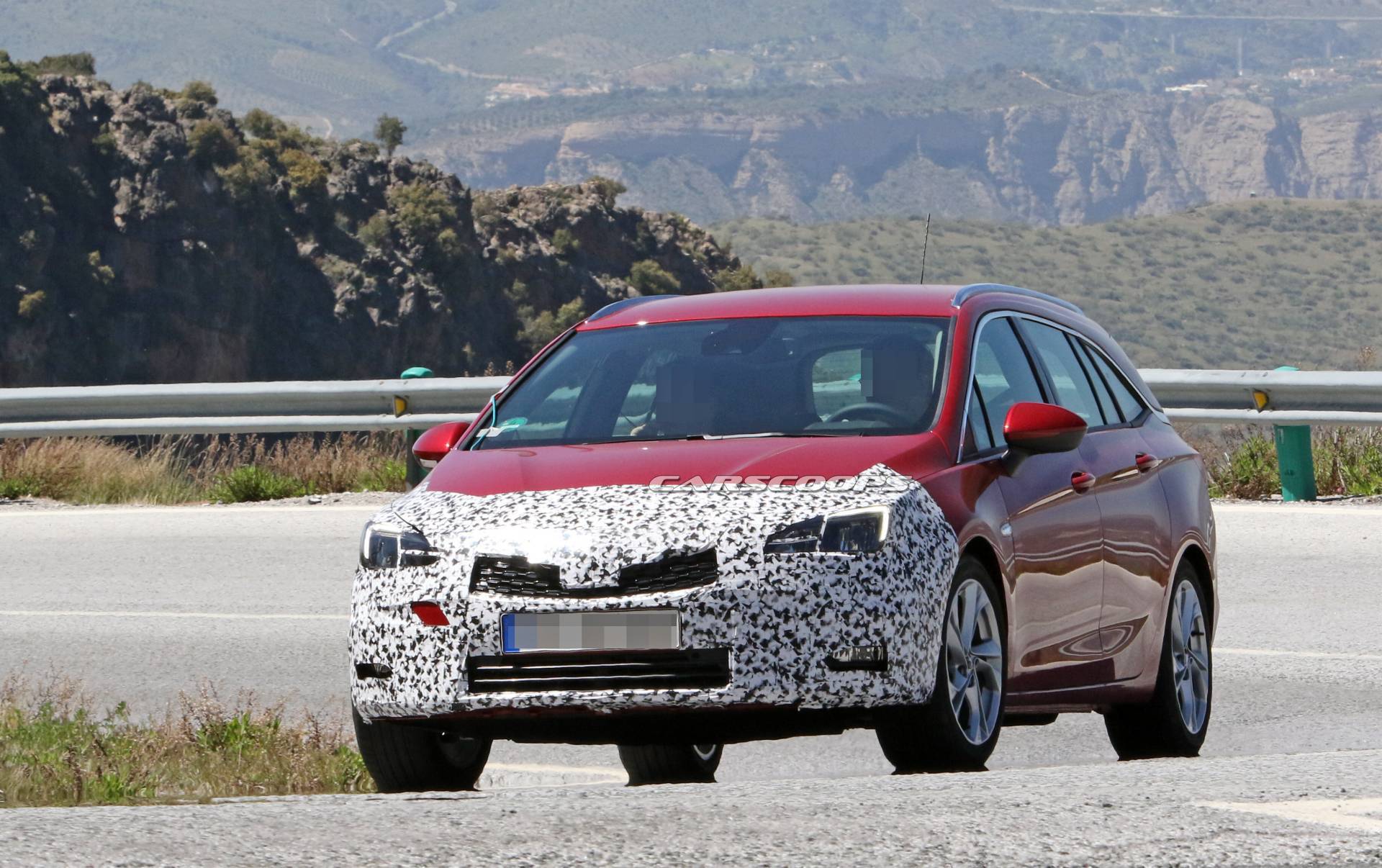Opel Astra Sports Tourer facelift 40 Facelifted Opel Astra Sports Tourer Makes A Predictable First Appearance