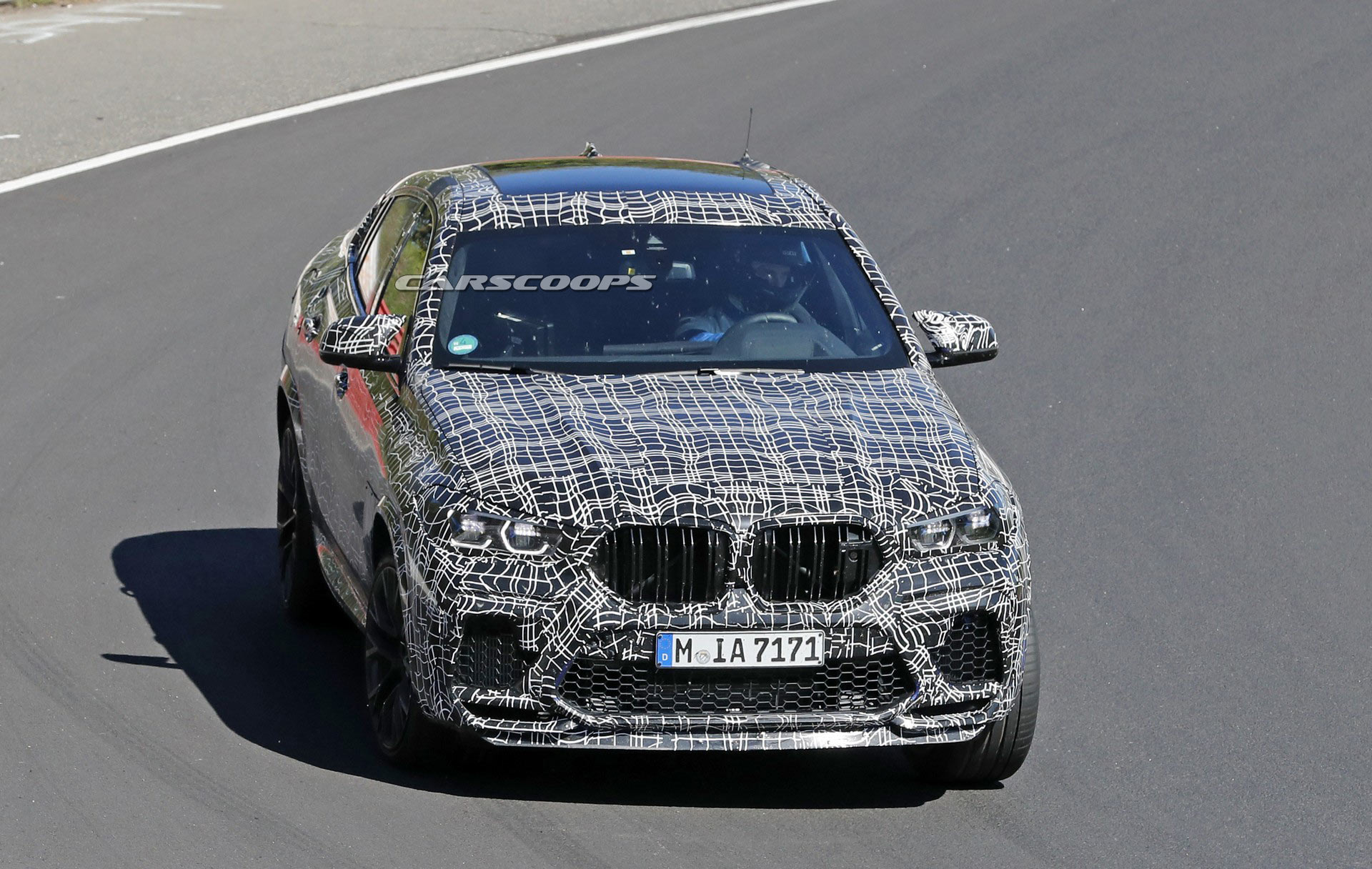 2020-BMW-X6-M-2 2020 BMW X6 M Hides 592 HP Behind Its Huge Nostrils