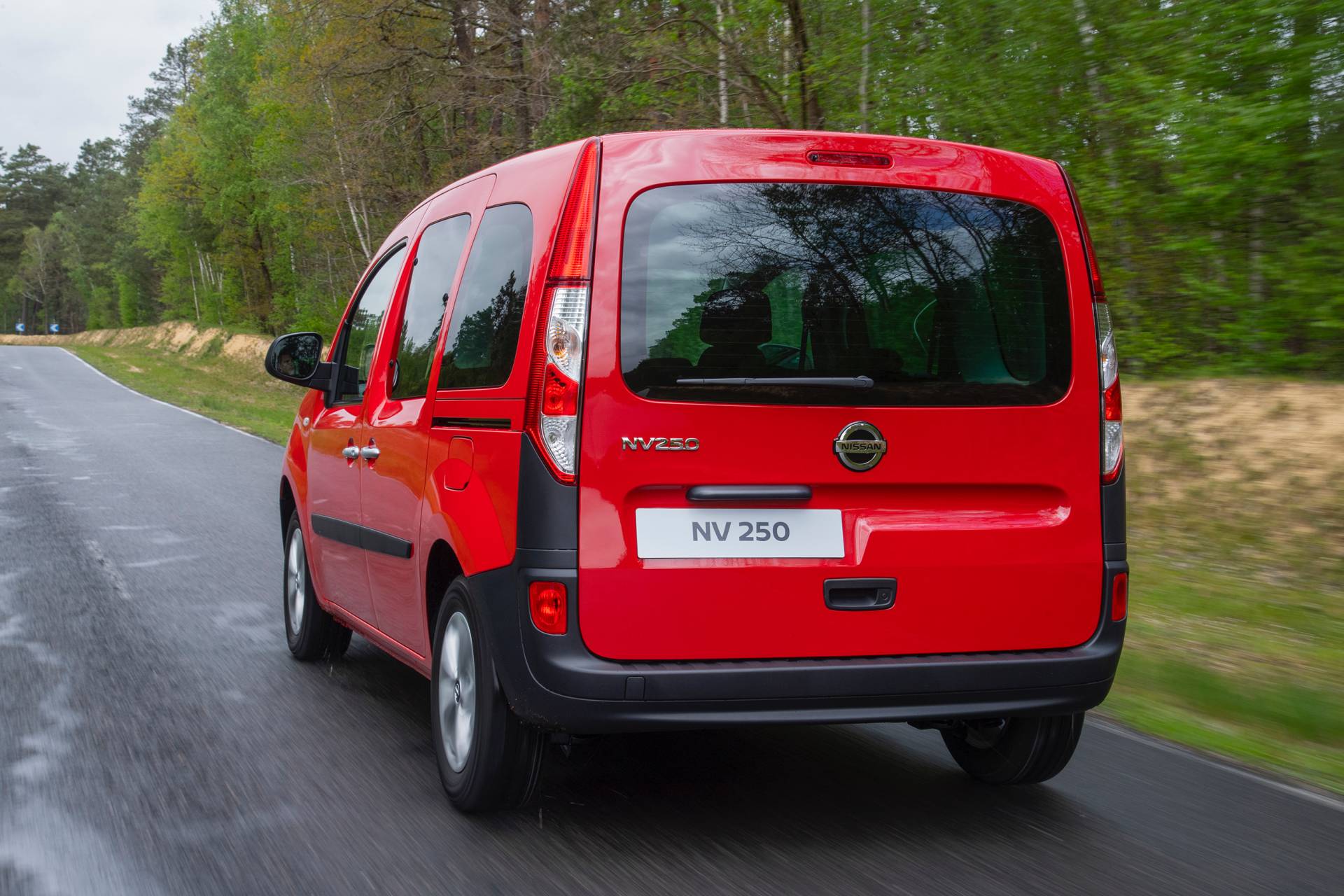 Nissan NV250 M1 Passenger Van 21 Badge-Engineered Nissan NV250 Compact Van Debuts In Europe