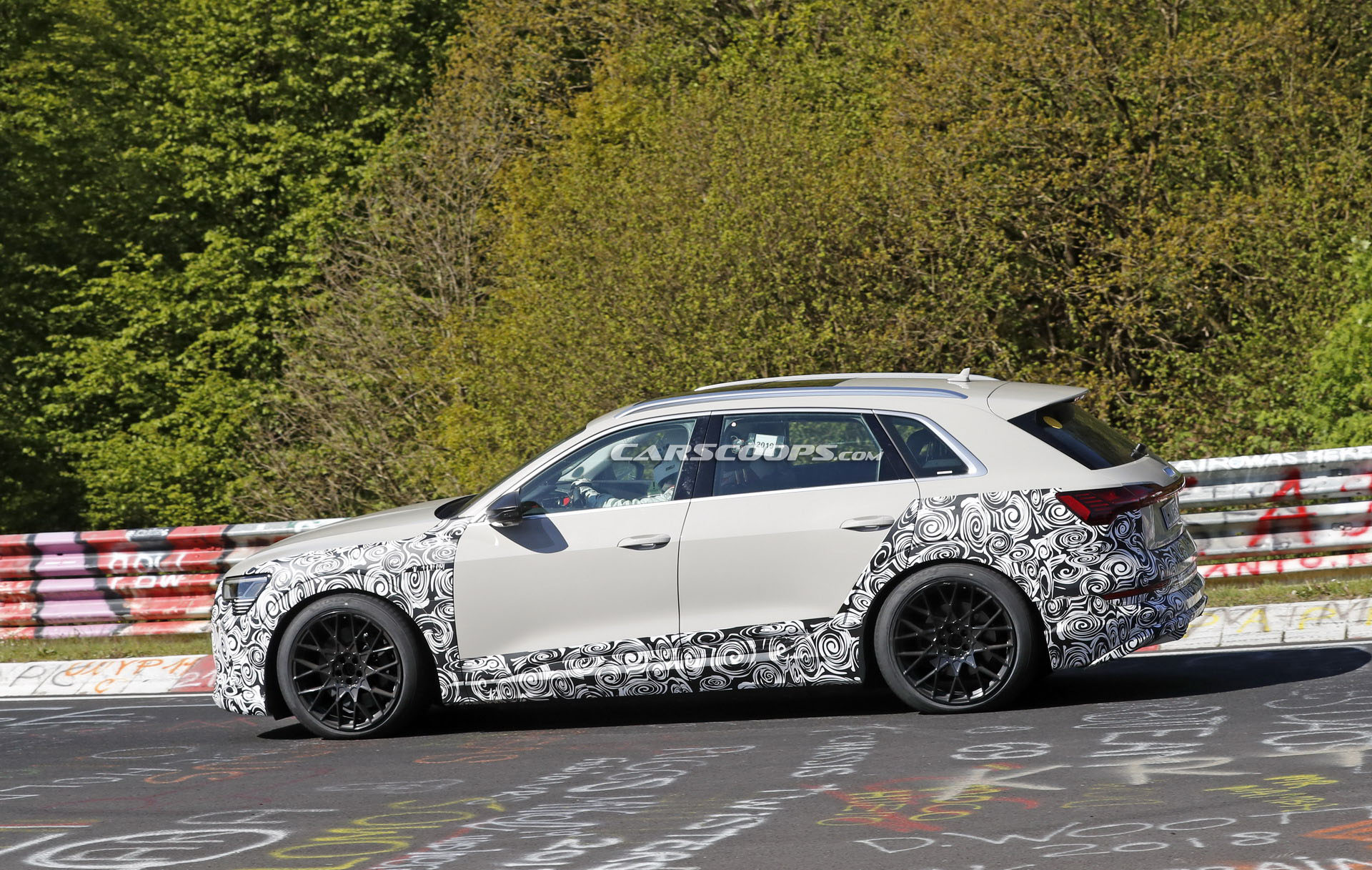 High-Performance Audi E-Tron Spied, Could Be The S Or RS Variant (New Photos)