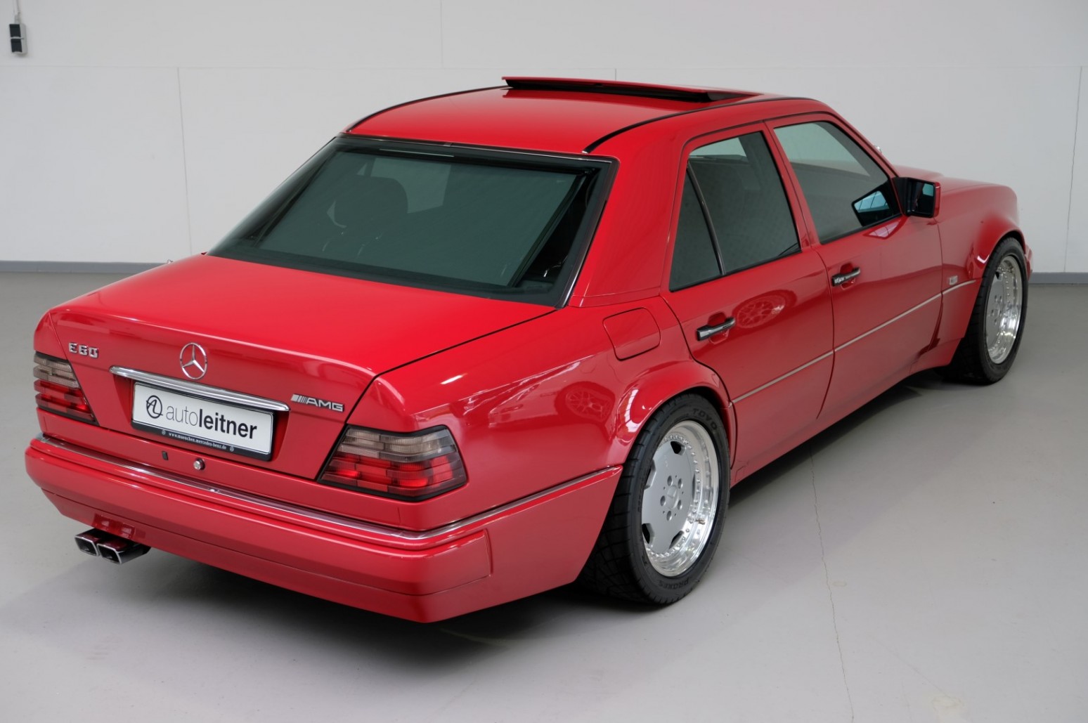 Mercedes 500e. Мерседес Бенц w124 e500. Mercedes Benz w124 e500. Мерседес w124 e500 AMG. Mercedes-Benz w124 красный.