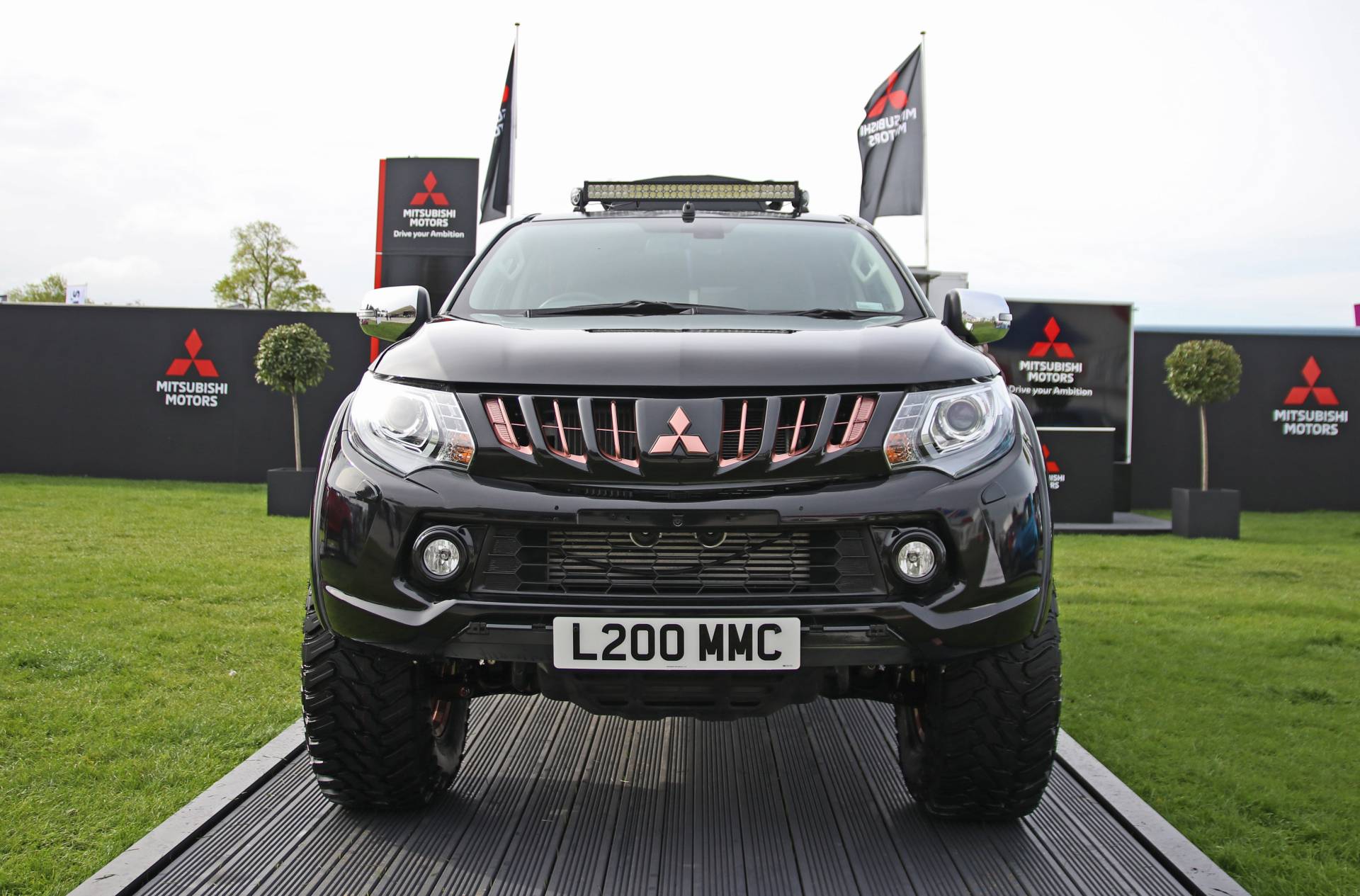 Mitsubishi L200 eSports Concept 6 Mitsubishi L200 eSports Concept Is A Gamer’s Ideal Vehicle For The Zombie Apocalypse