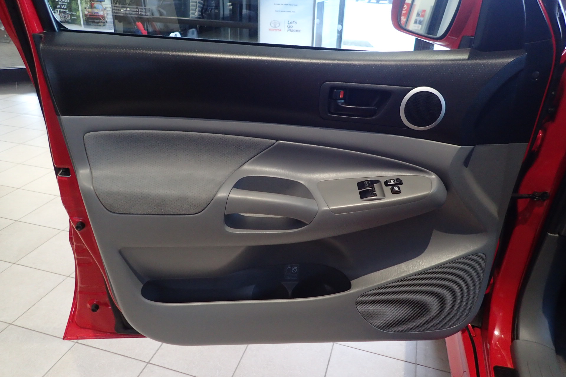 2007 toyota tacoma xrunner auction 40 2007 Toyota Tacoma X-Runner Is A Fun Little Pickup From The Past