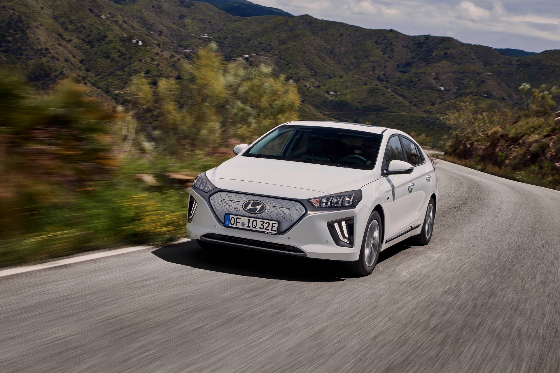 2020 Hyundai Ioniq Electric 11 2020 Hyundai Ioniq Family Gains Design And Tech Updates, Bigger Battery For EV