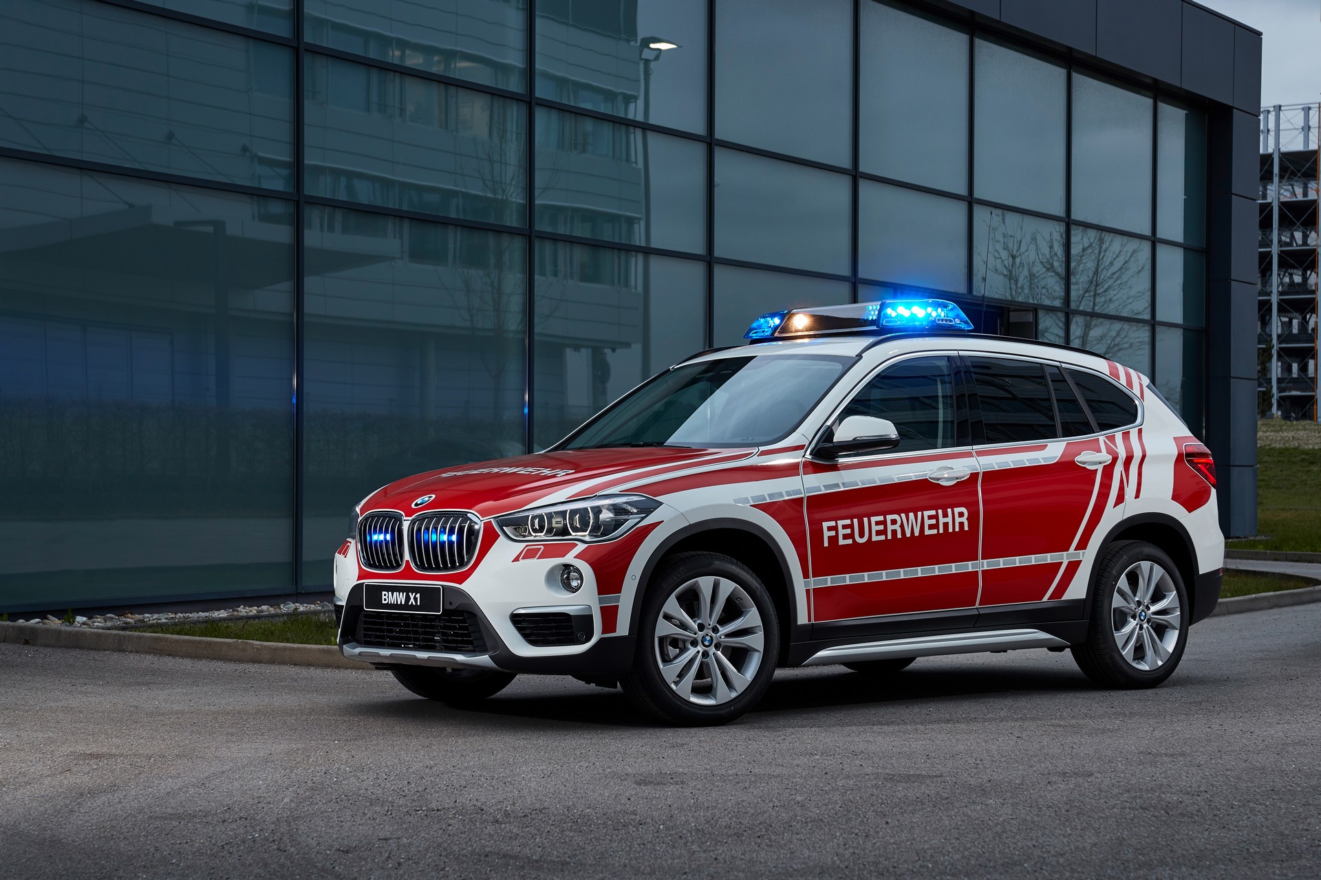 BMW RETTmobil 2019-20 Stealthy BMW 3-Series Police Car Headlines Company’s RETTmobil Lineup
