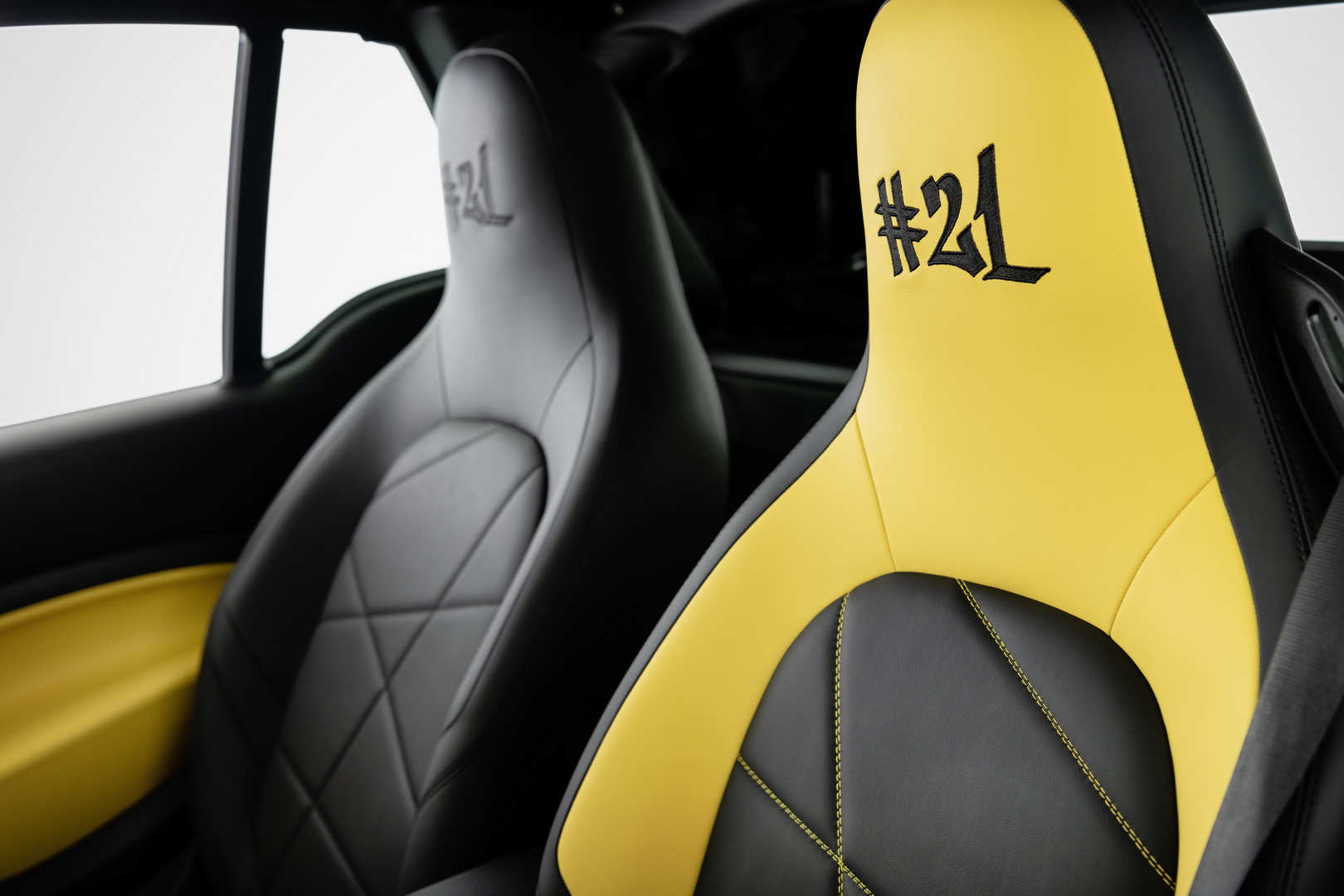 2019 smart fortwo final collectors edition konstantin grcic 10 Smart ForTwo ‘21’ Final Collector’s Edition Is A Last Hurrah To The ICE-Powered City Car