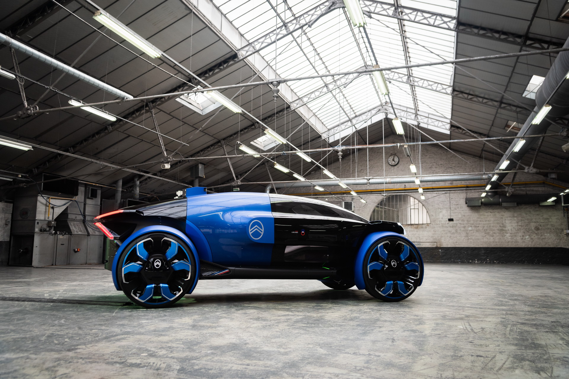 Citroen 19_19 CONCEPT 17 Citroen’s New Electric 19_19 Concept Has A 500 Mile Range And 30-inch Rims