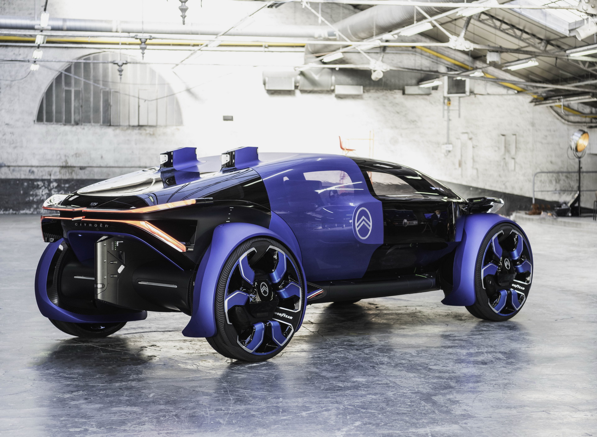 Citroen 19_19 CONCEPT 30 Citroen’s New Electric 19_19 Concept Has A 500 Mile Range And 30-inch Rims