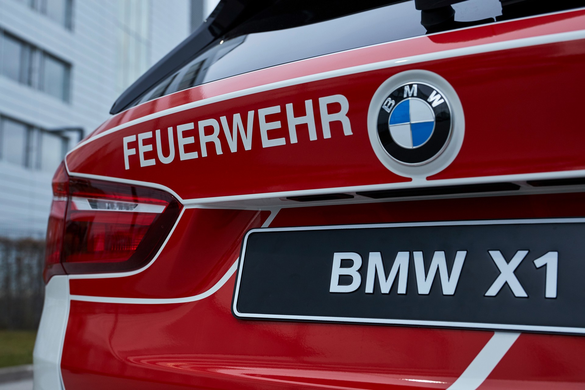 BMW RETTmobil 2019-32 Stealthy BMW 3-Series Police Car Headlines Company’s RETTmobil Lineup