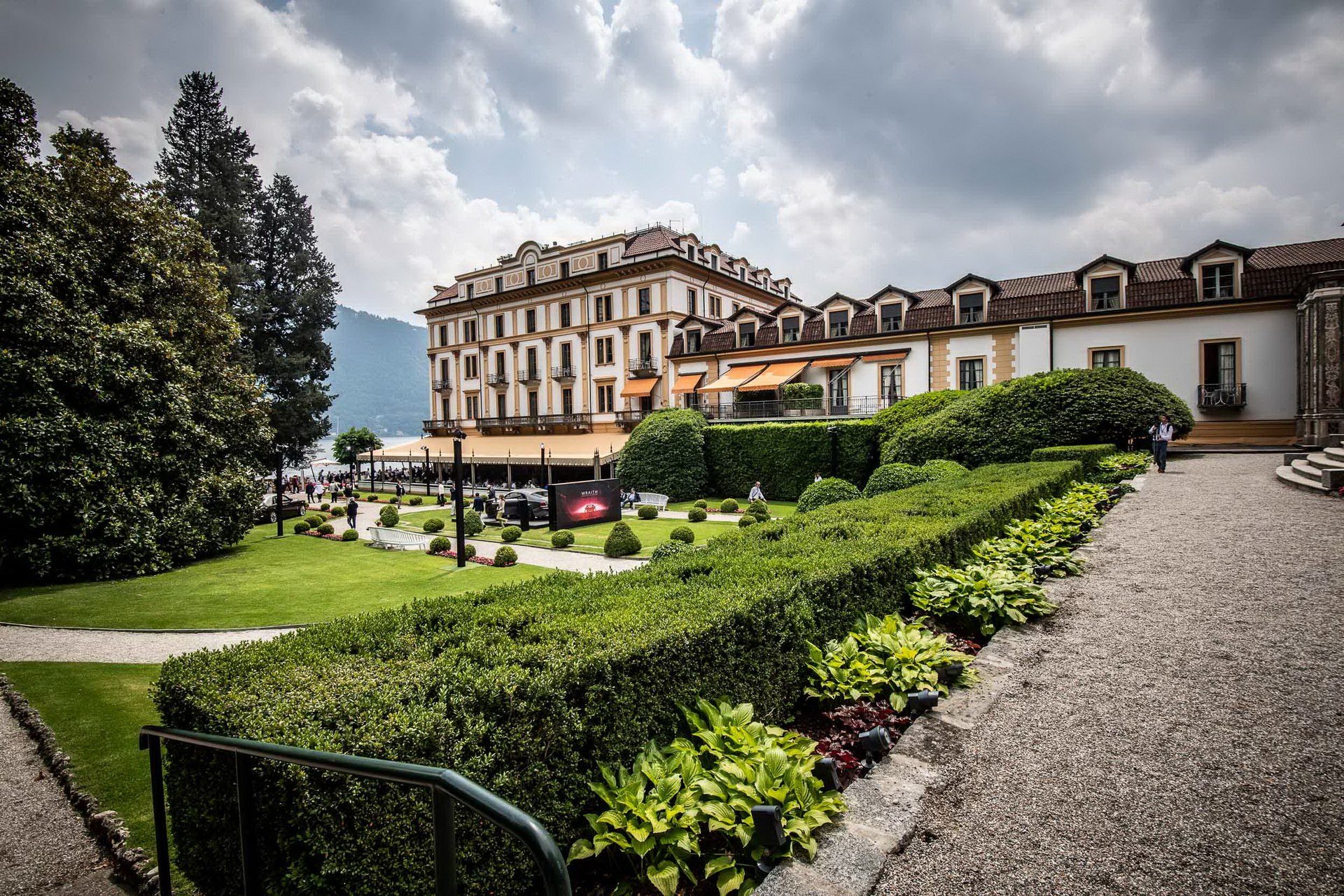 Bugatti La Voiture Noire Wins Design Award At Concorso d’Eleganza