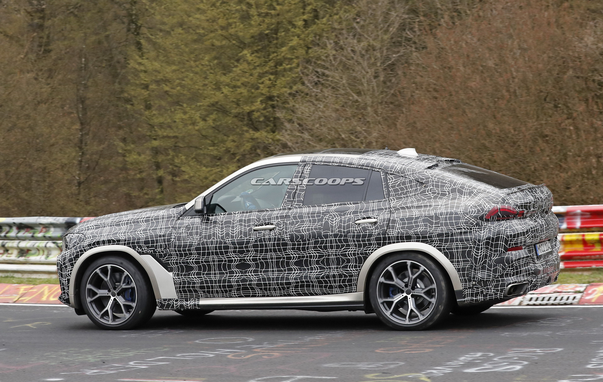 2020 bmw x6 spied with current model 12 2020 BMW X6 Poses Next To 2019 X6 M For Good Measure