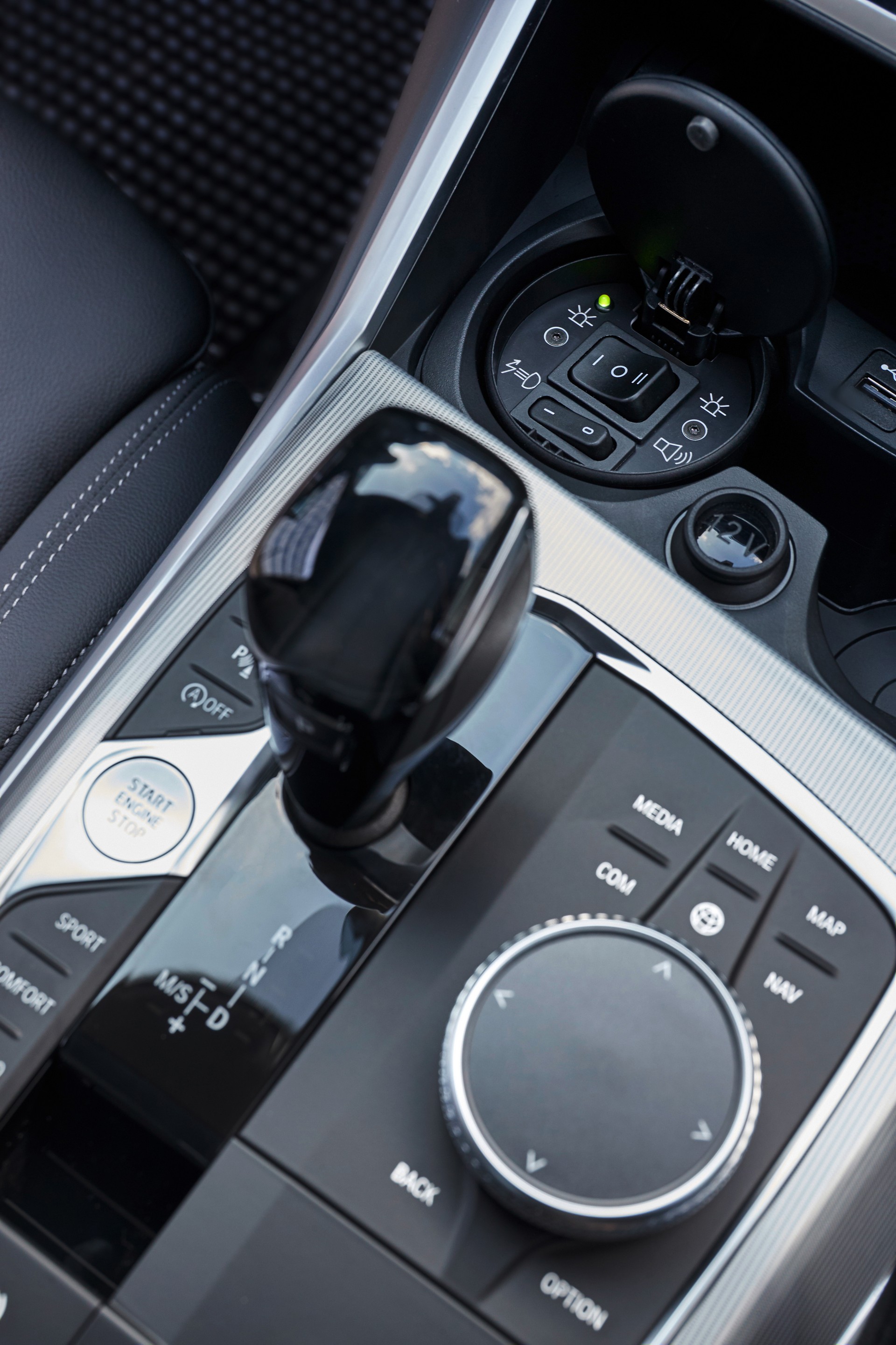 BMW RETTmobil 2019-17 Stealthy BMW 3-Series Police Car Headlines Company’s RETTmobil Lineup