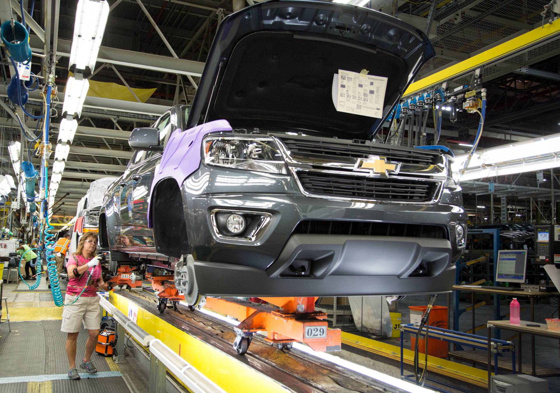 GM Wentzville plant assembly line 3 GM Said To Plan $1 Billion Investment To Expand Missouri Truck/Van Plant