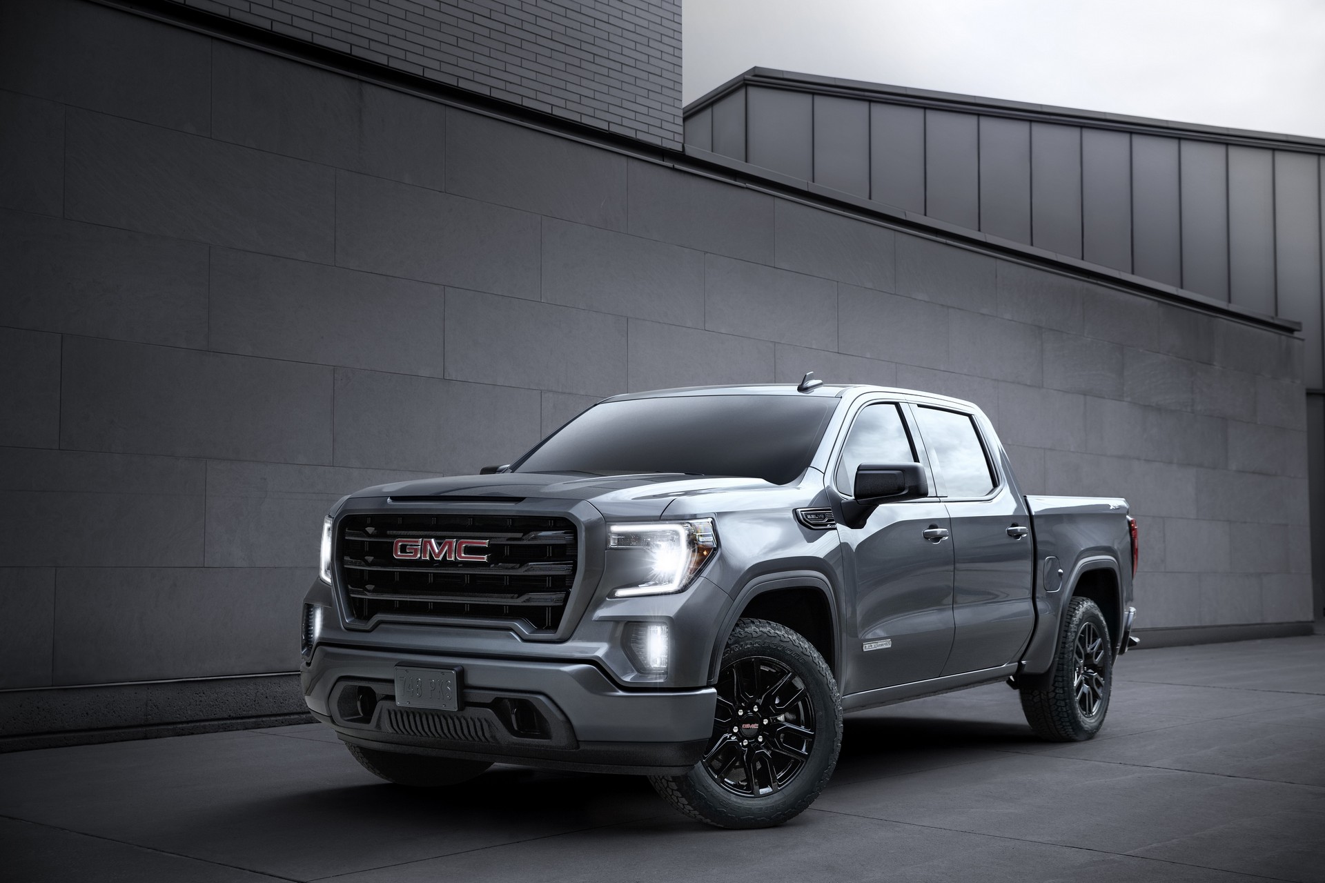 2020 GMC Sierra 1500-3 2020 GMC Sierra 1500 Arrives With New Tech, Updated AT4 CarbonPro Edition