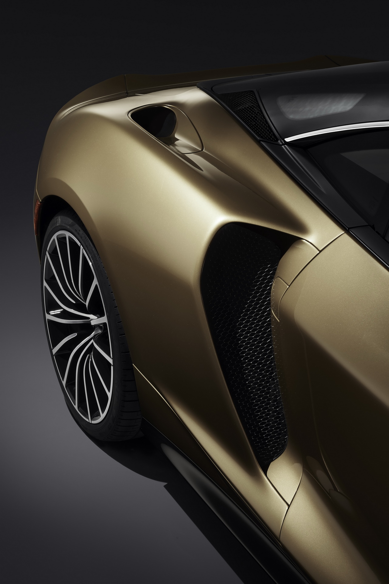 2020 mclaren gt unveiled official 14 New McLaren GT Unveiled With 612 HP And $210,000 Price Tag