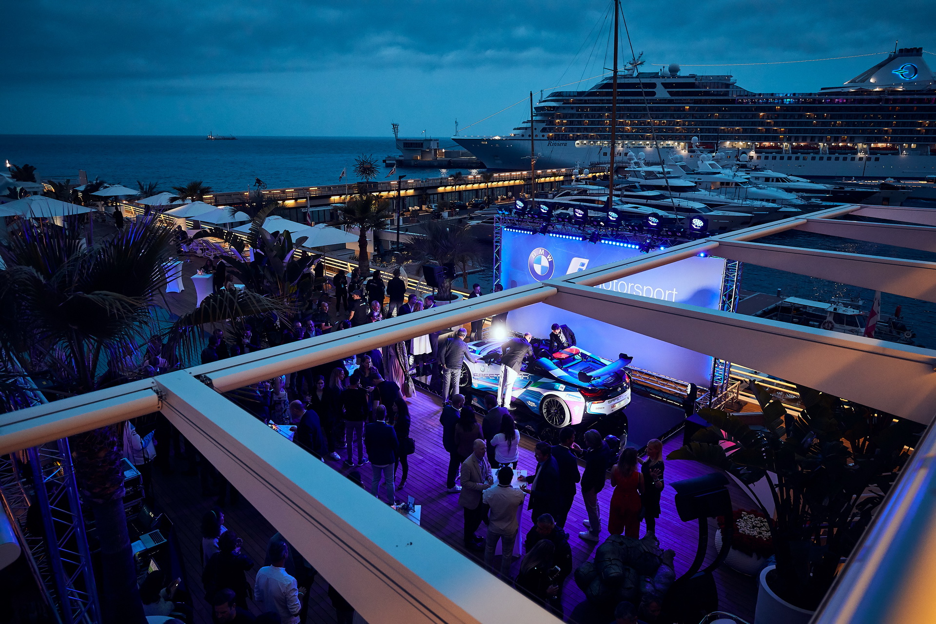 BMW-i8-Roadster-Safety-Car-12 BMW Makes i8 Roadster A Speedster For Formula E’s New Safety Car