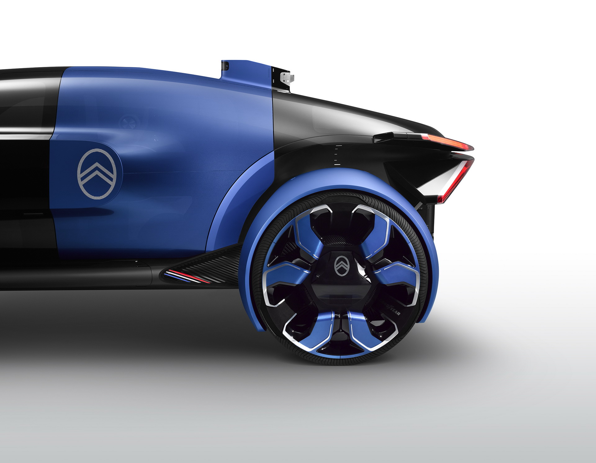 Citroen 19_19 CONCEPT 12 Citroen’s New Electric 19_19 Concept Has A 500 Mile Range And 30-inch Rims