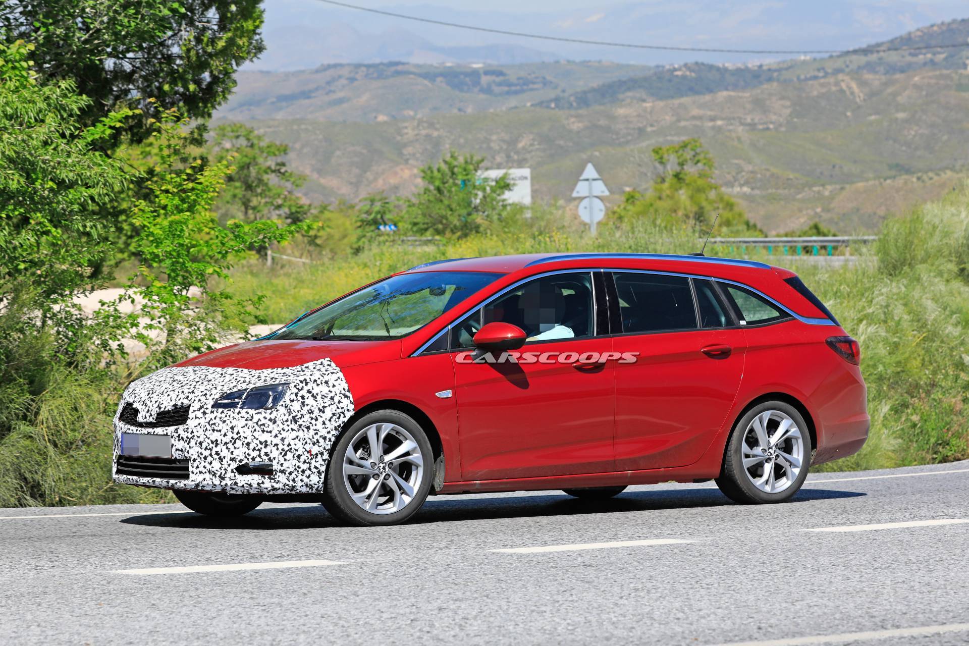 Opel Astra Sports Tourer facelift 20 Facelifted Opel Astra Sports Tourer Makes A Predictable First Appearance