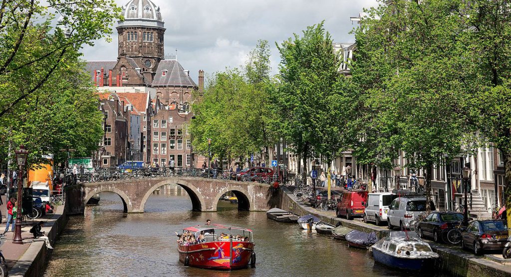Amsterdam To Ban Petrol And Diesel Cars From 2030