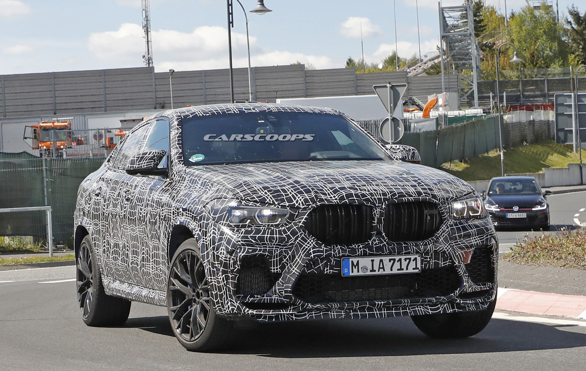 2020-BMW-X6-M-12 2020 BMW X6 M Hides 592 HP Behind Its Huge Nostrils