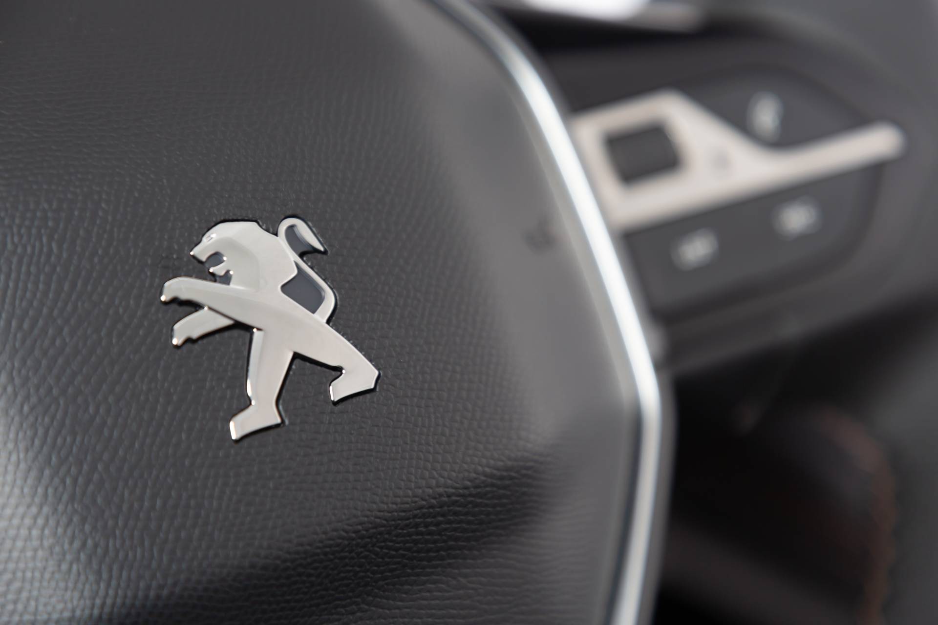 Is The New 2019 Peugeot 508 SW Cooler Than A Crossover?