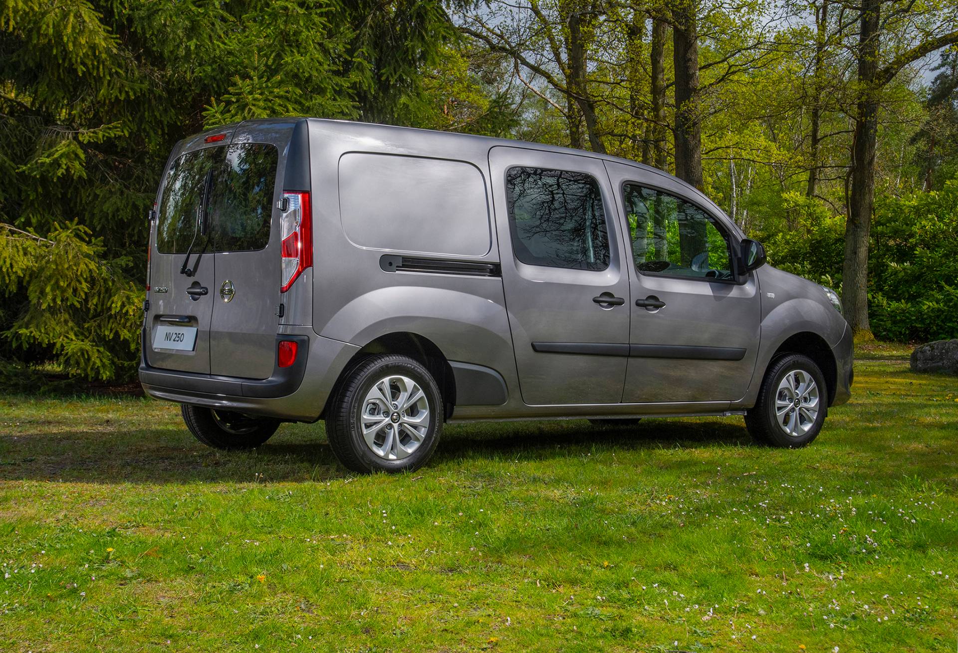 Nissan NV250 L2 Van 17 Badge-Engineered Nissan NV250 Compact Van Debuts In Europe