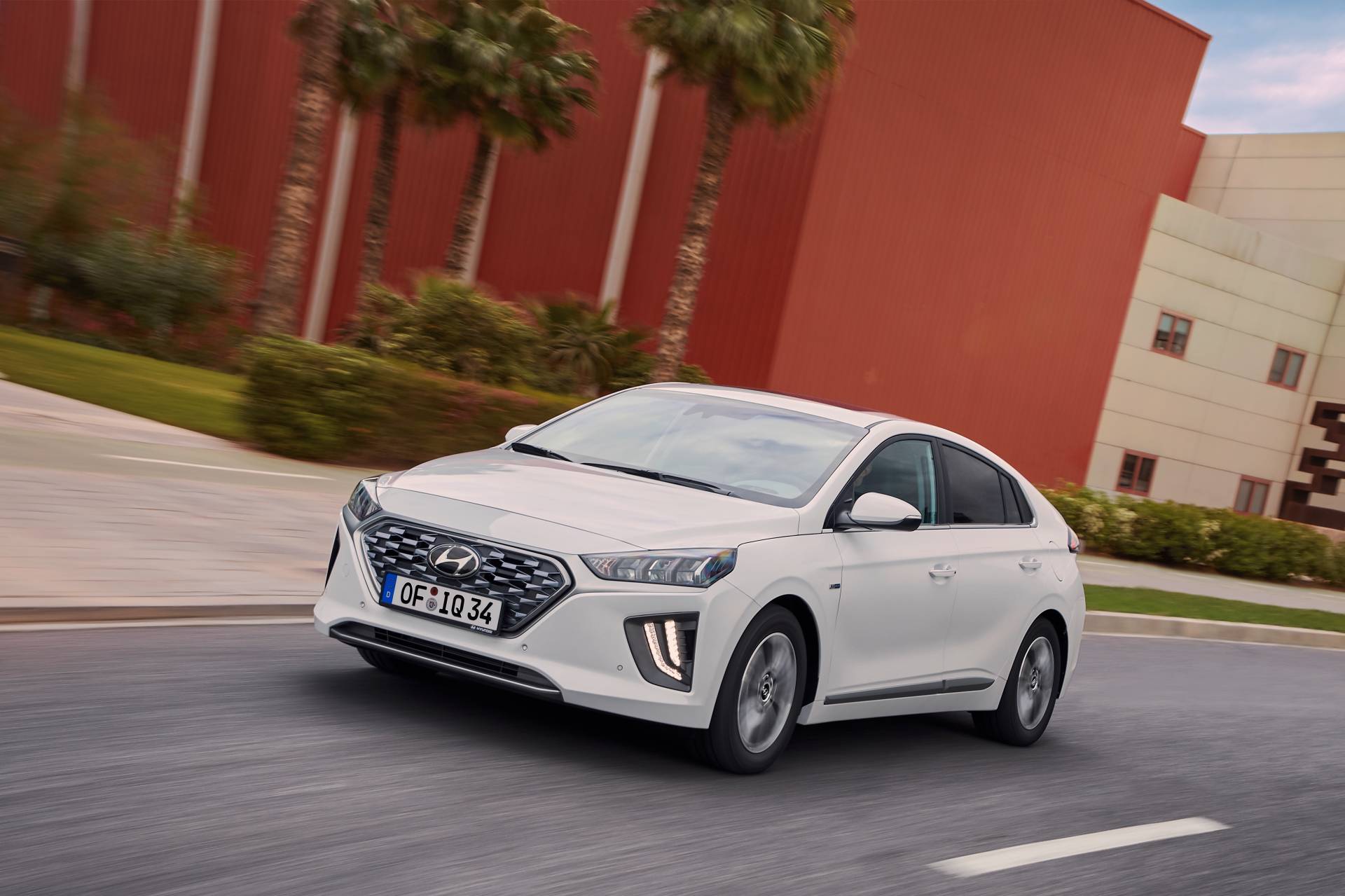 2020 Hyundai Ioniq Hybrid 13 2020 Hyundai Ioniq Family Gains Design And Tech Updates, Bigger Battery For EV