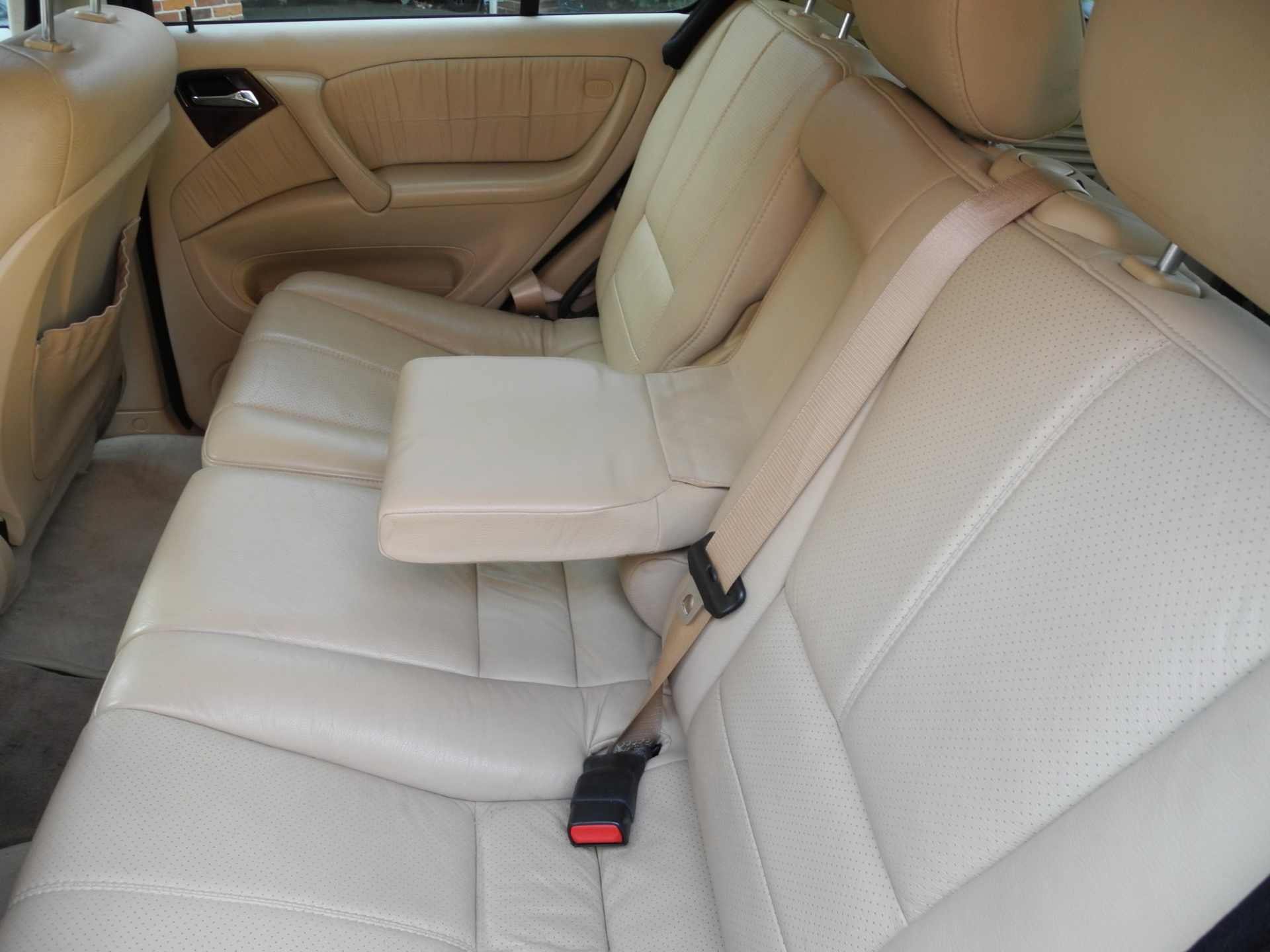 2001 mercedes ml58 brabus bat 25 2001 Brabus-Tuned Mercedes ML Is The Ghost Of SUVs Past