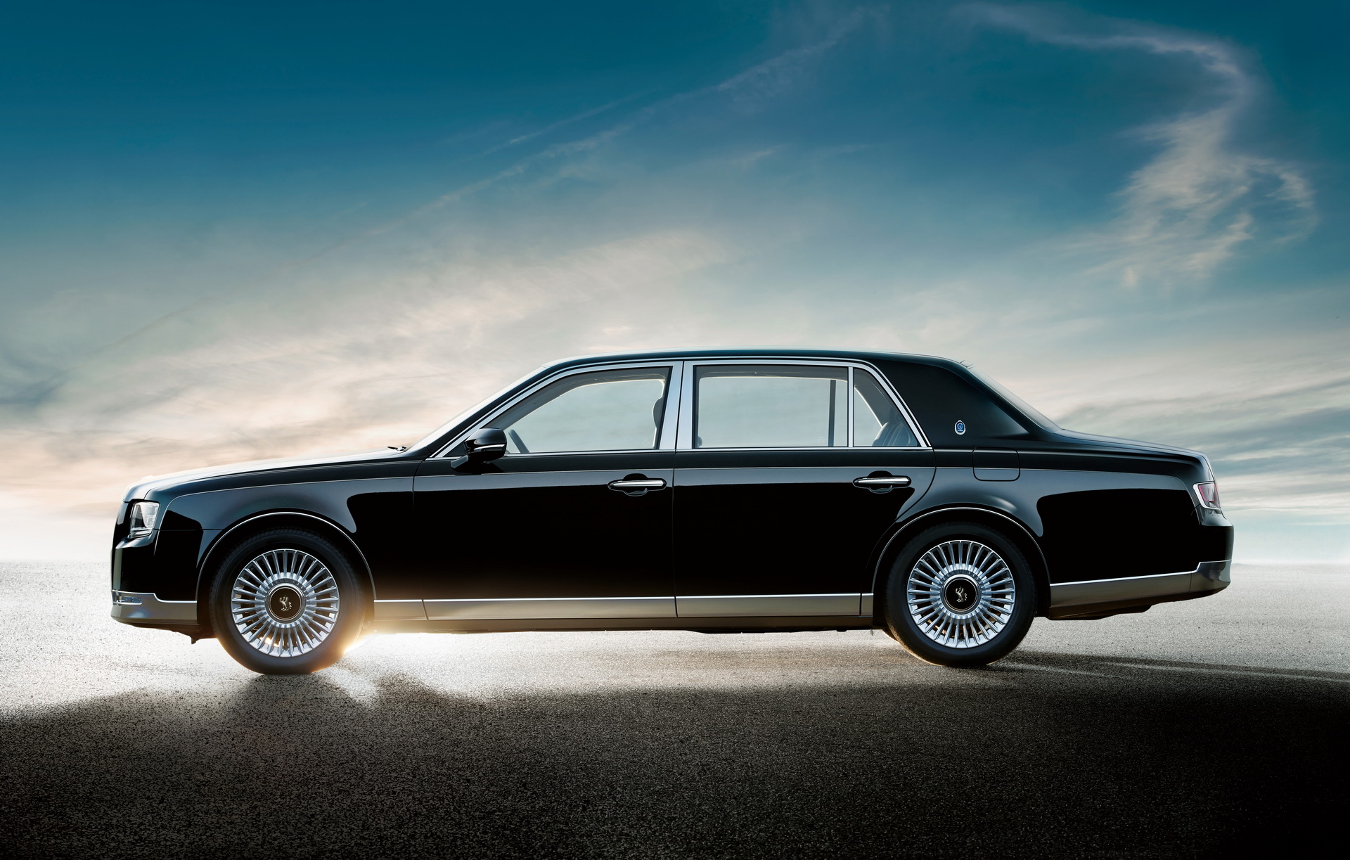 Toyota Camry Japan Emperor2 Japan’s New Emperor To Get A One-Off Toyota Century Droptop