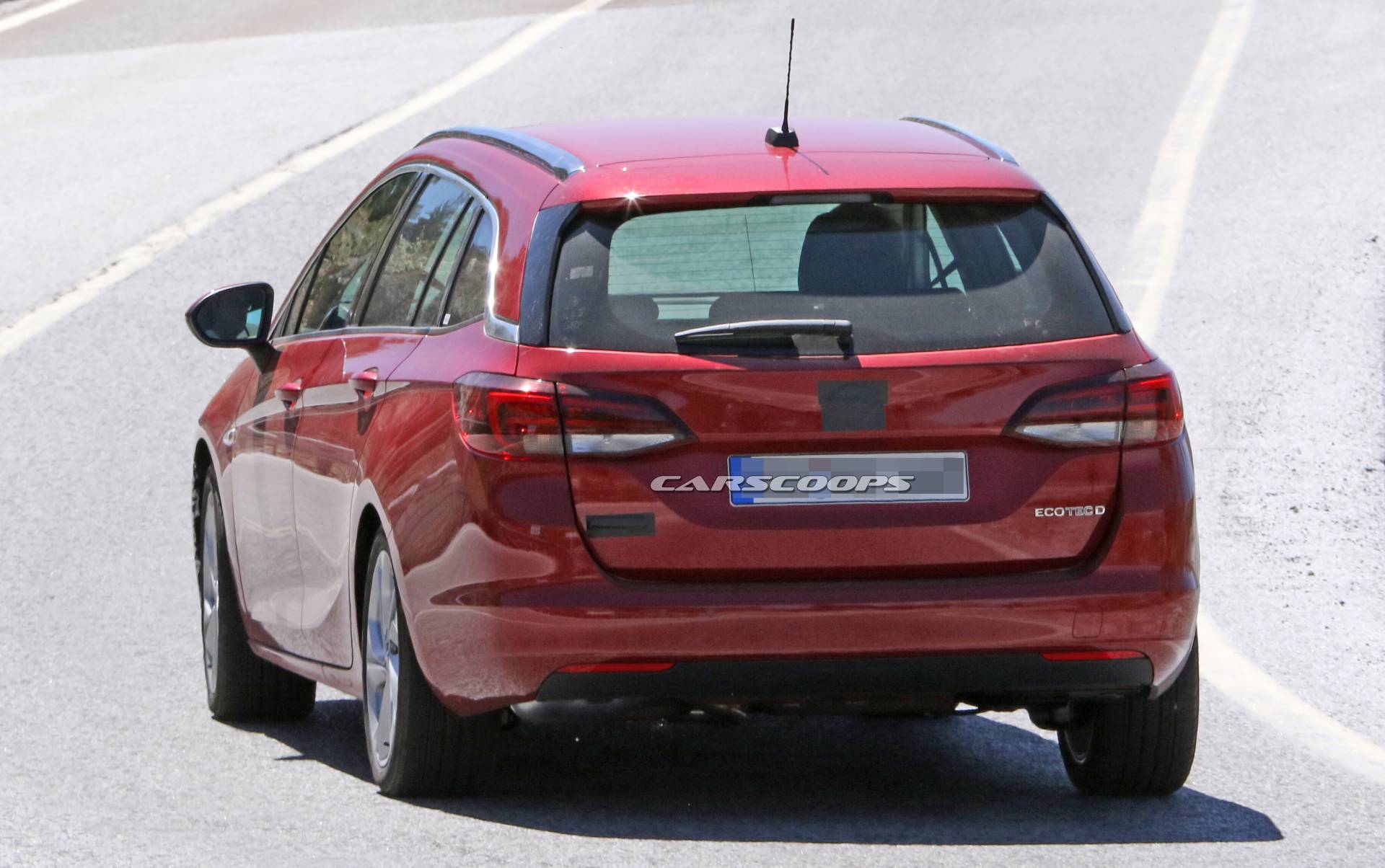 Opel Astra Sports Tourer facelift 49 Facelifted Opel Astra Sports Tourer Makes A Predictable First Appearance