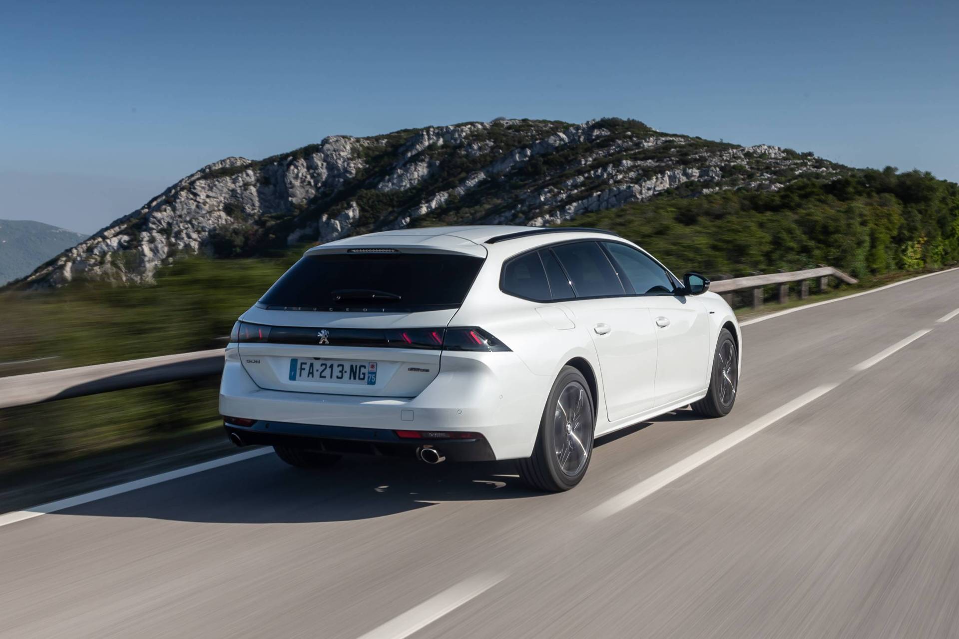 Is The New 2019 Peugeot 508 SW Cooler Than A Crossover?