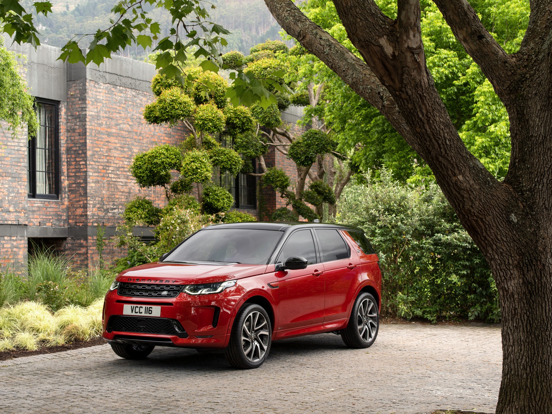 2020 Land Rover Discovery Sport Facelift Debuts With New Styling And Mild-Hybrid Powertrain